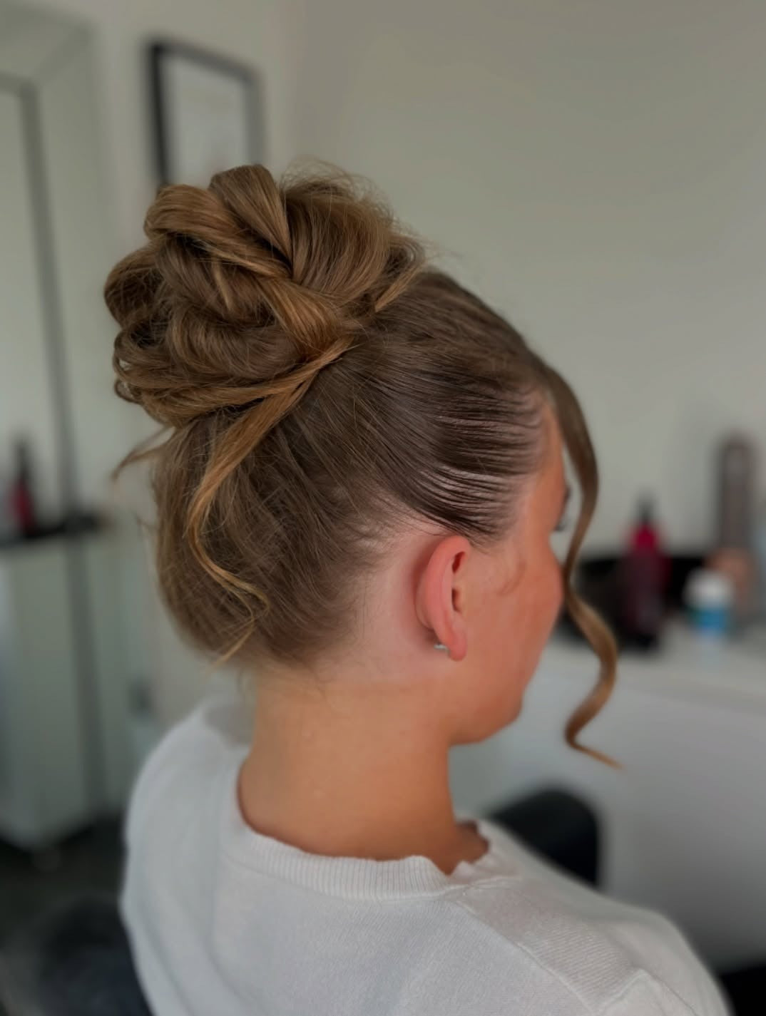 5. strukturiertes Brötchen mit Honigblonden Highlights (Brötchen Frisuren)