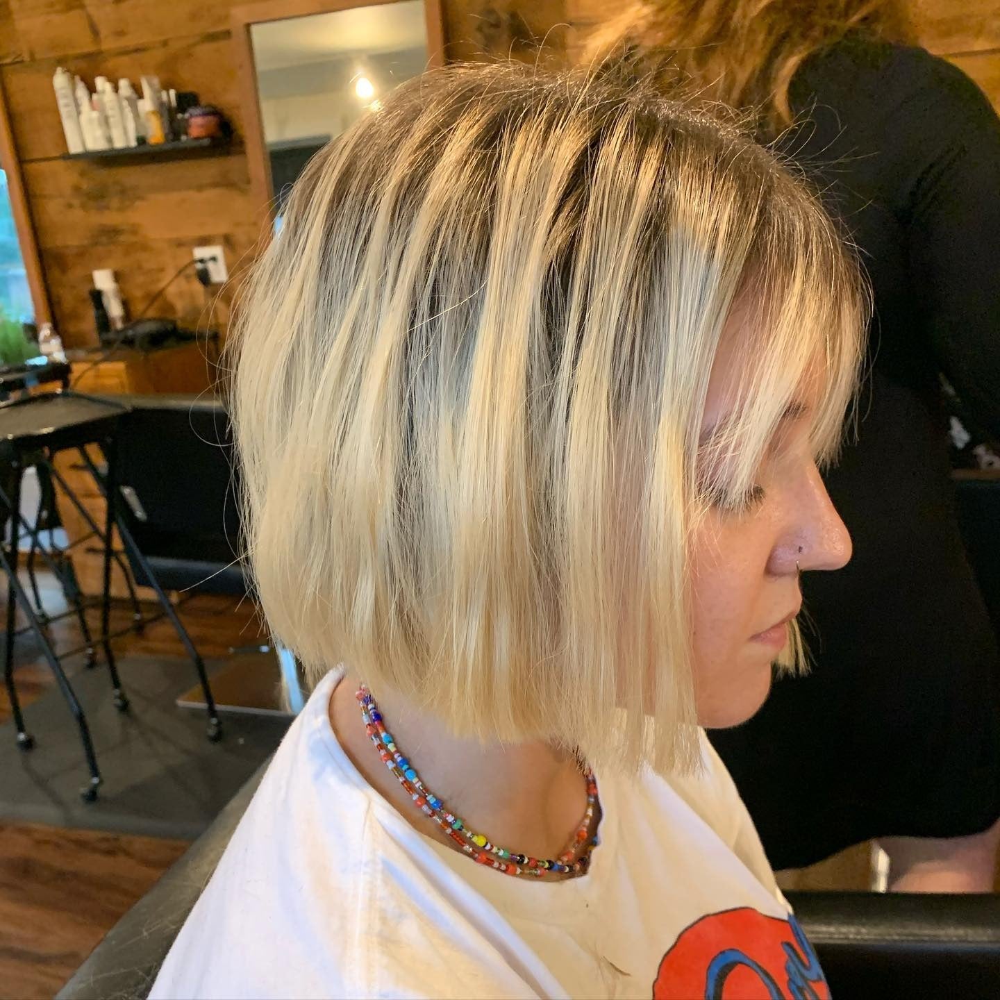 5. Strukturierter, butterblonder Blunt Bob (kurzer Blunt Cut)