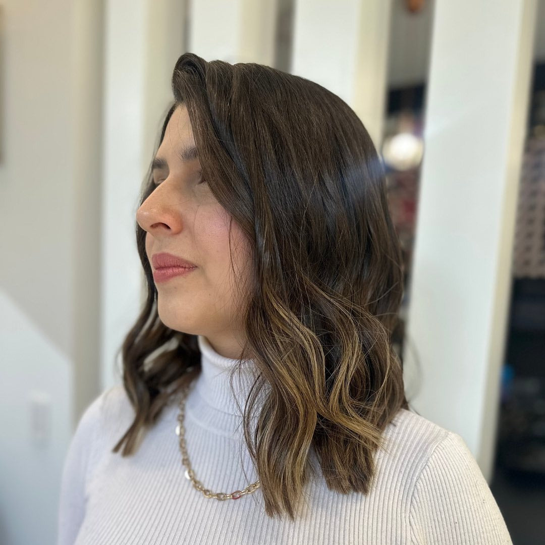 5. Wavy Long Bob mit Karamell -Highlights (lange Bob -Frisuren)