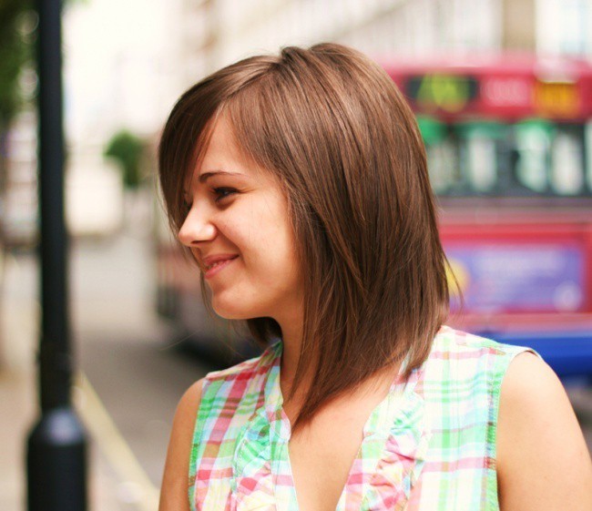 50 mittlere schulterlange Haarschnitte für Frauen 9