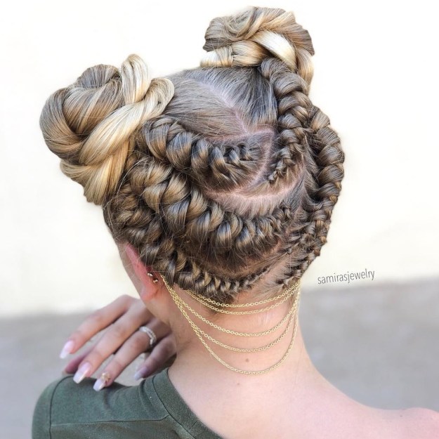 Spielerischer geflochtener Brötchen Hochsteckfrisur 