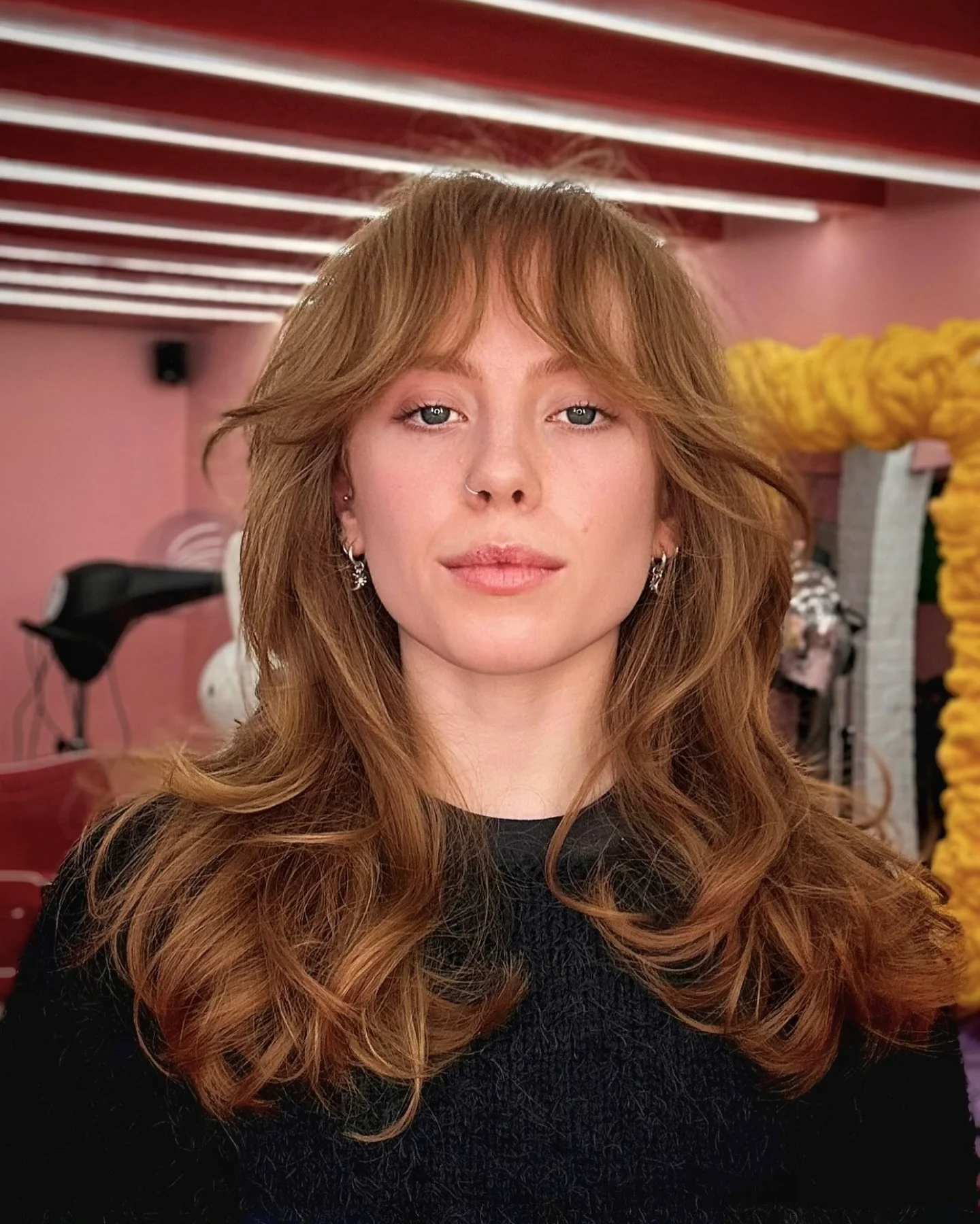 6. Bernsteinfarbene Schichten mit leichten Federfransen (Wispy Layered Haircuts)