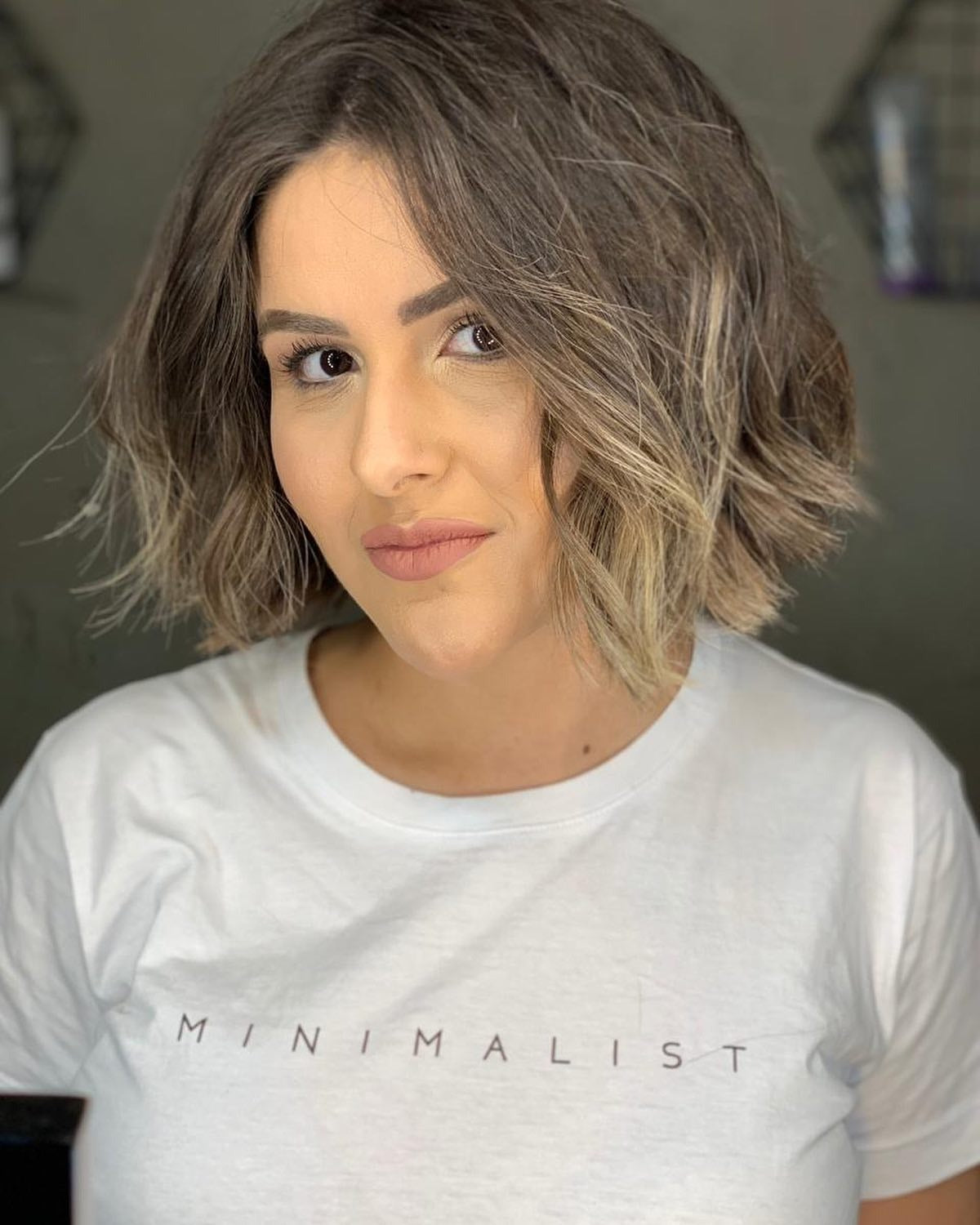 6. Ash Bronde weiche strukturierte Bob (kurzes Bob -Haar)