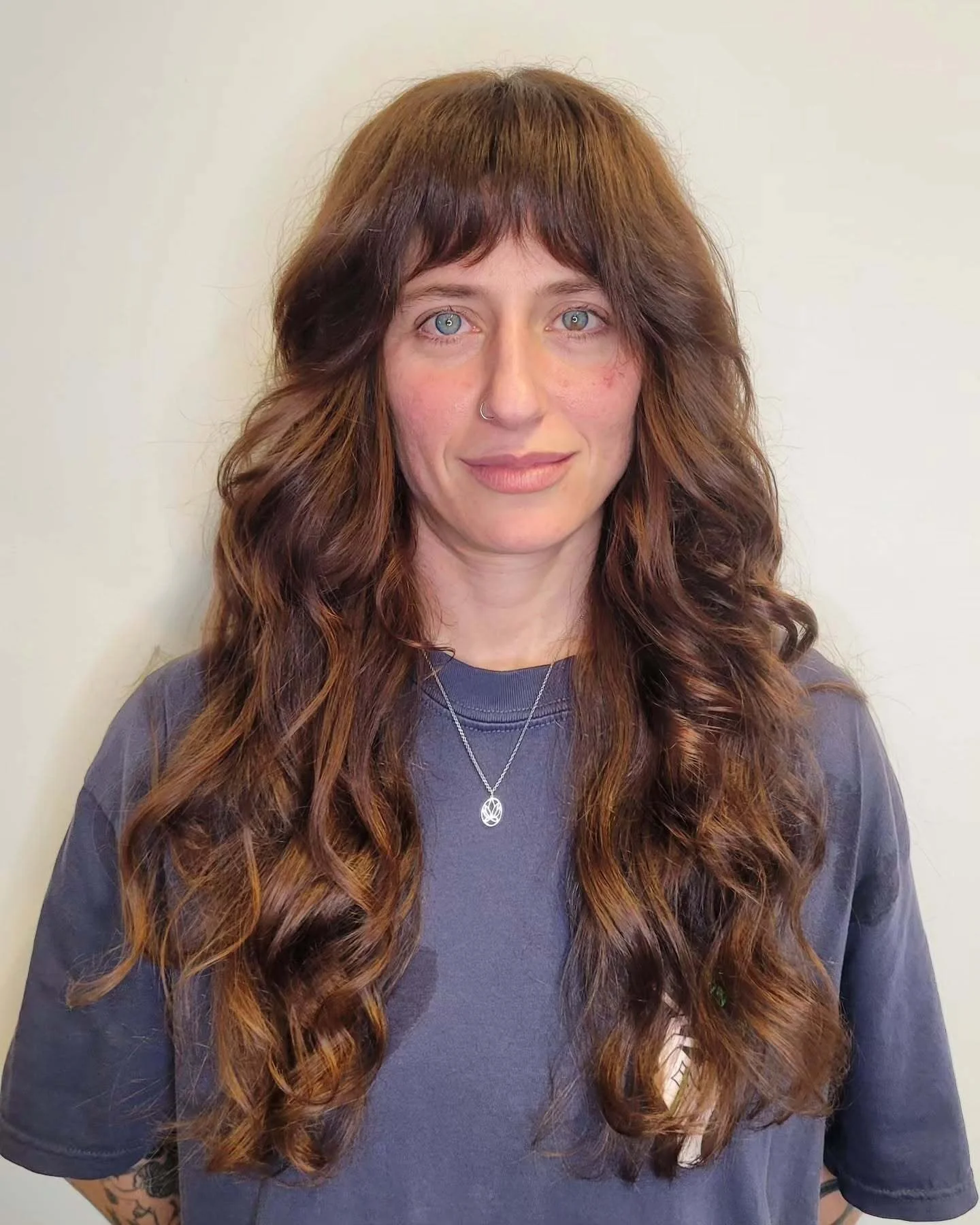 6. Karamellbrauner Shag mit weichem, abgerundetem Pony (langes, struppiges Haar)