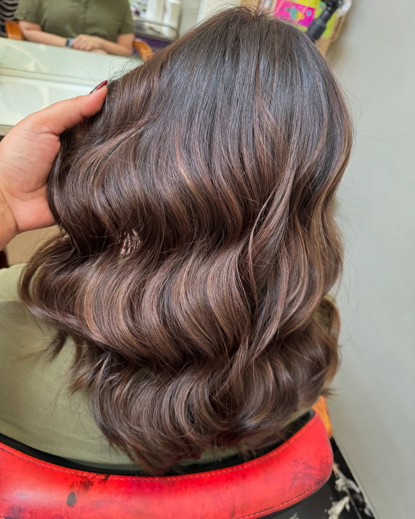 6. Kastanienglanz auf warmer brünette Basis (balayage dunkelbraune Haarfarbe)