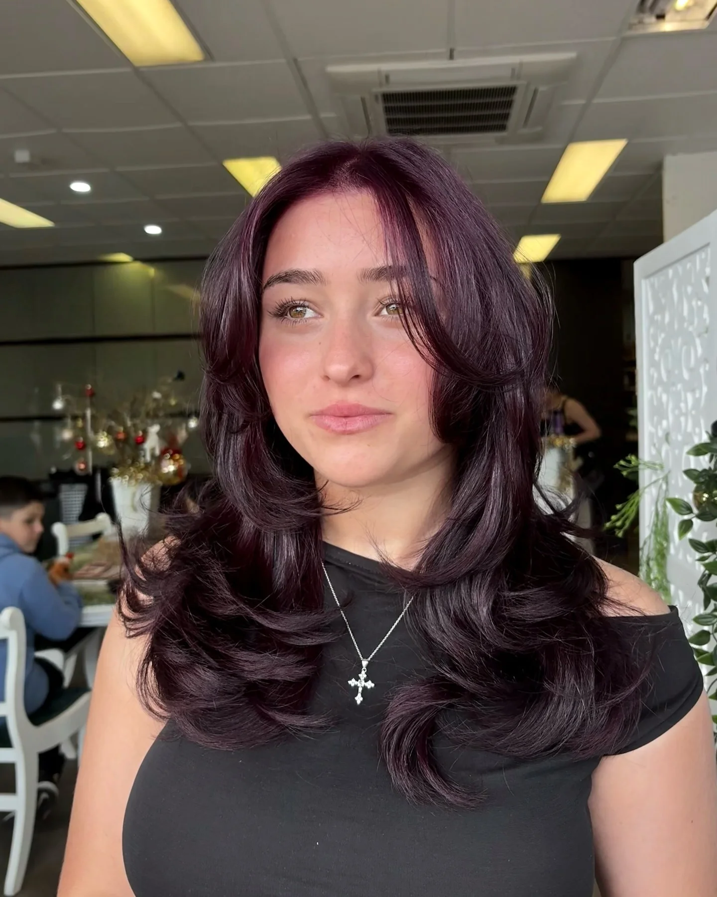 6. Dark Cherry Burgundy Long Waves (Dunkle Burgunder Haarfarbe)