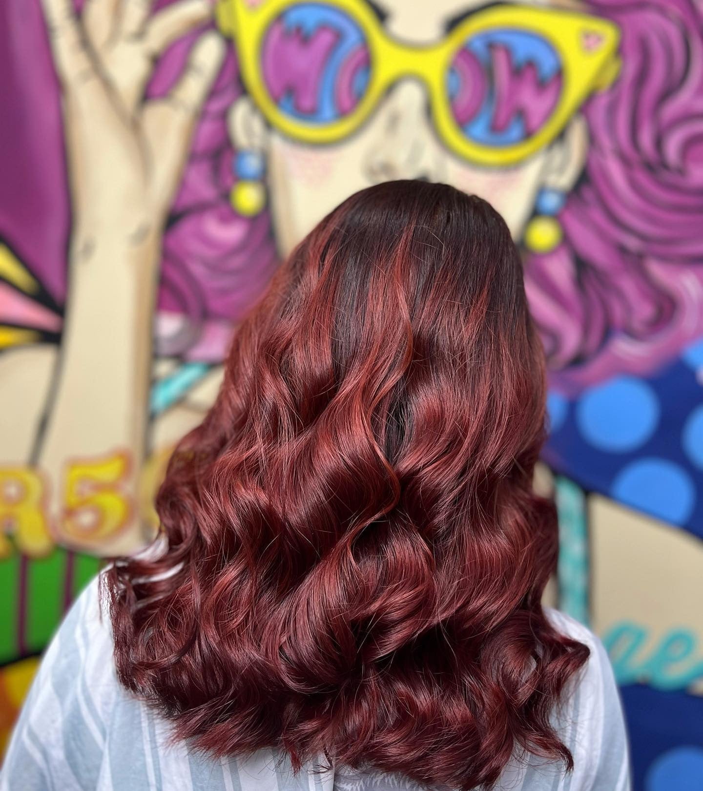 6. Hochglanzmahagoni -Wellen (Mahagoni -Haarfarbe)