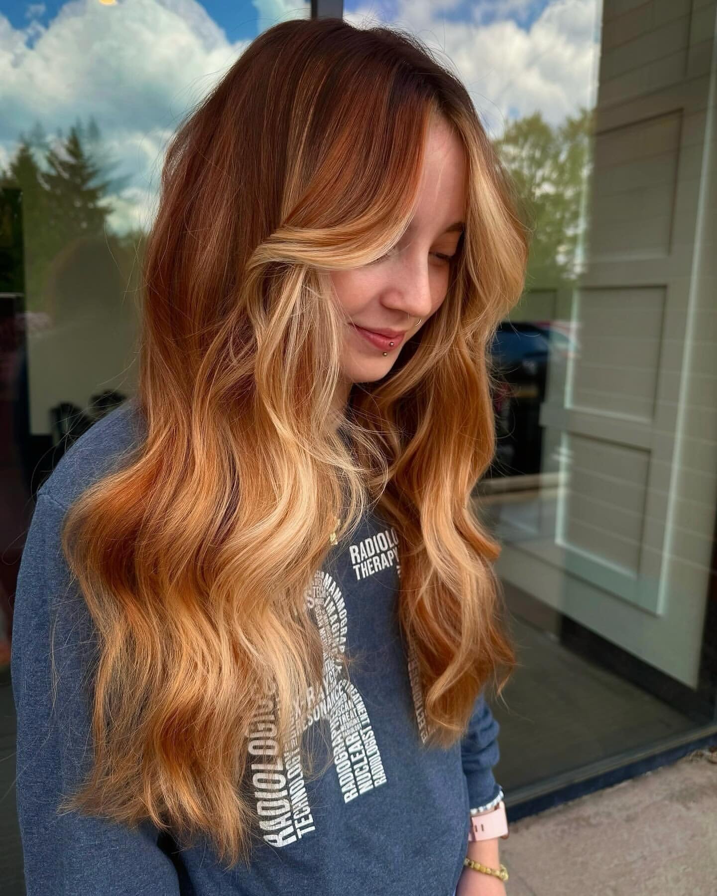 6. Goldene Pfirsichmischung mit Honig -Highlights (Kupferhaar mit Highlights)