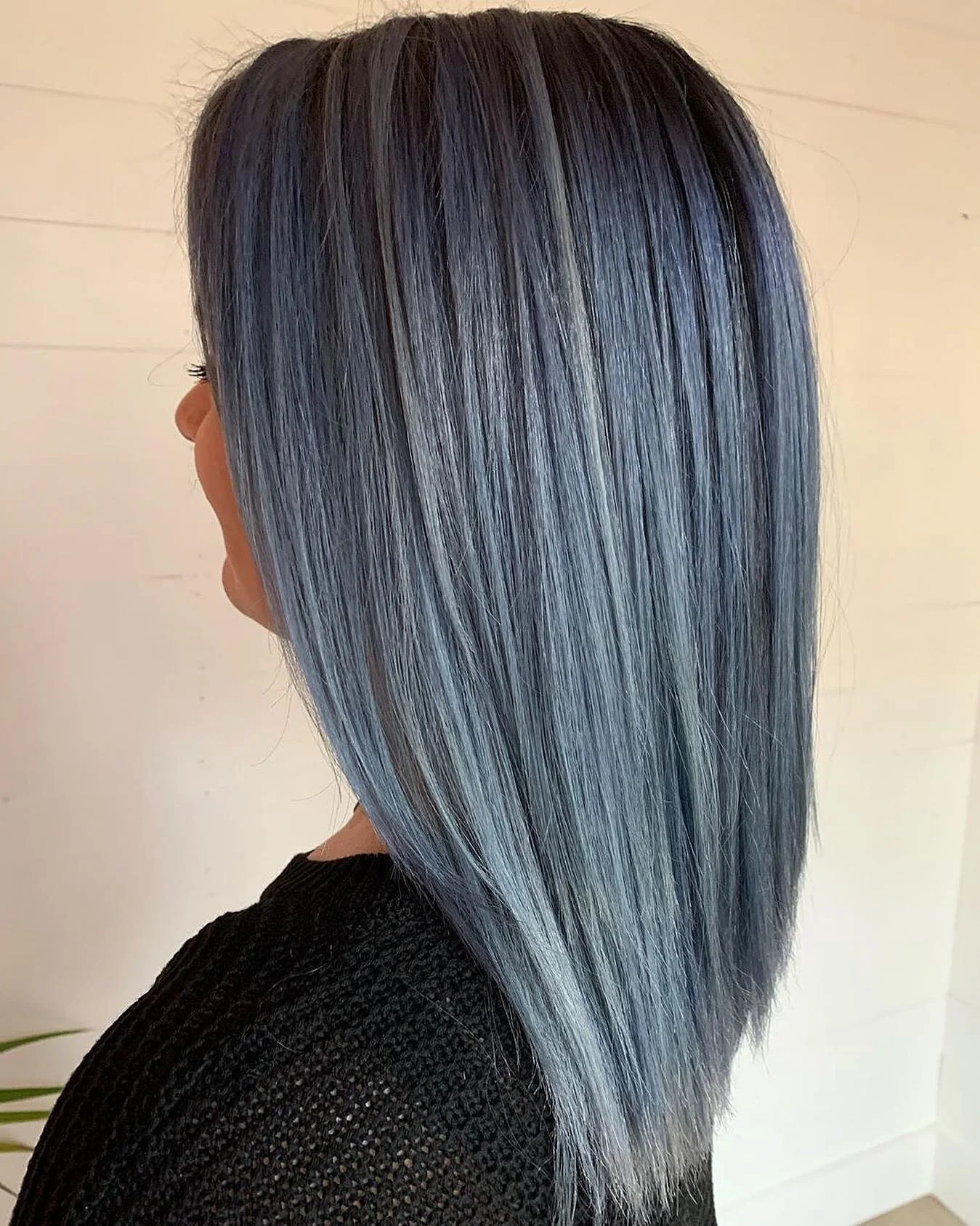 6. Graphite Blue Precision Cut (Rauchblaue Haarfarbe)