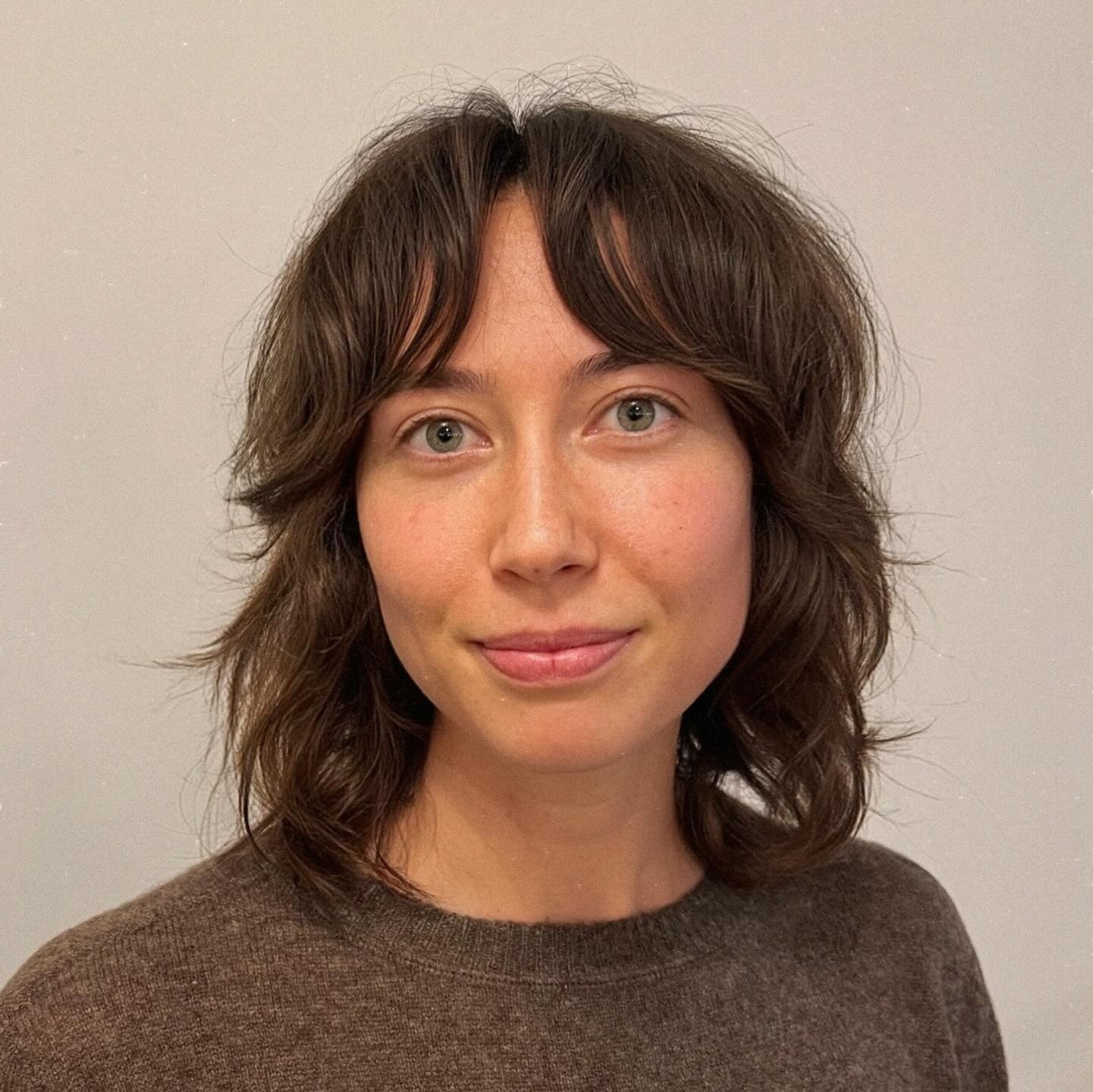 6. Layered Colarbone Shag mit Vorhang Pony in Schokoladenbraun (Shaggy Bob Frisuren)