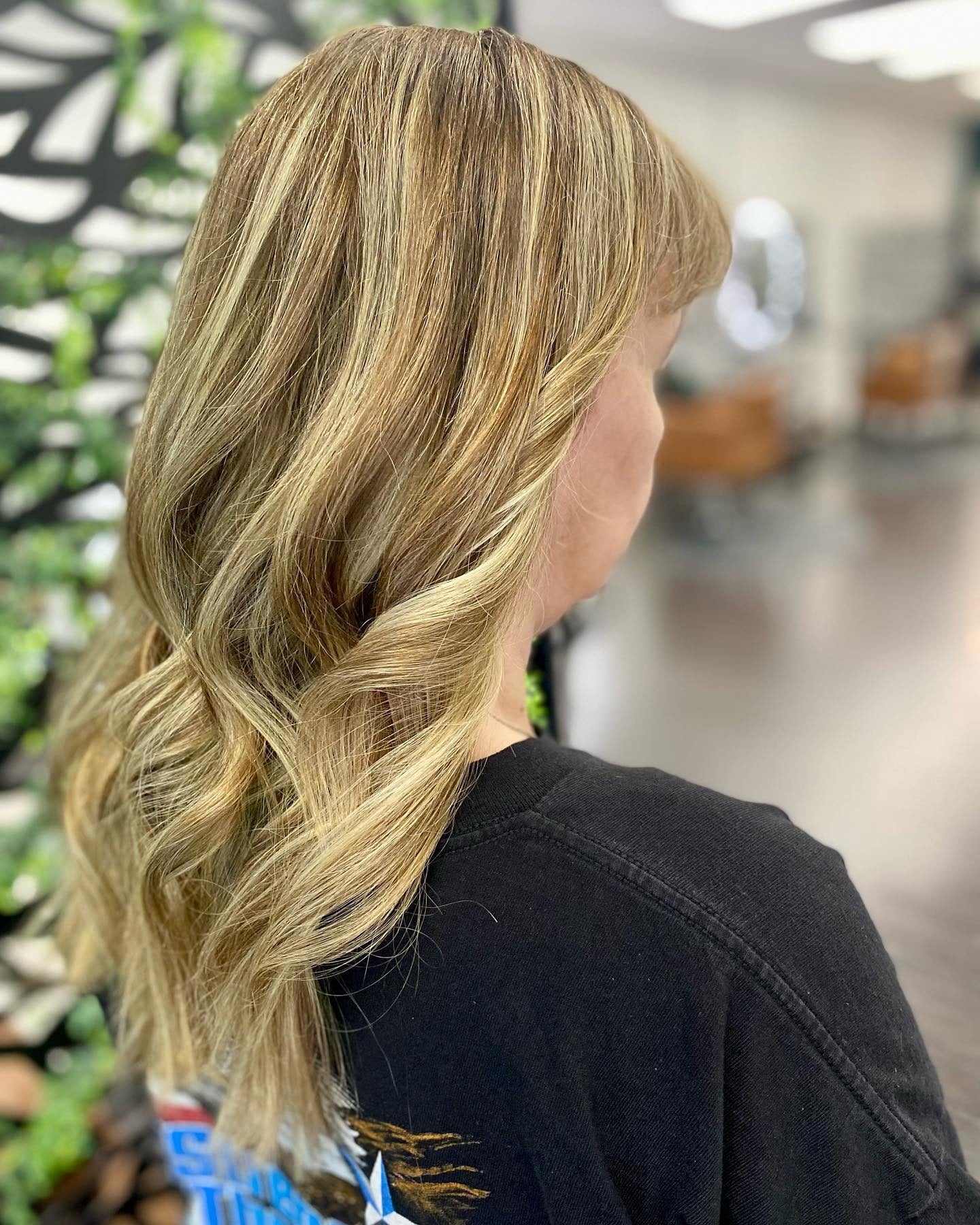 6. Mittellänge Honigblonde mit Vorhangrand (Honigblonde Haarfarbe)