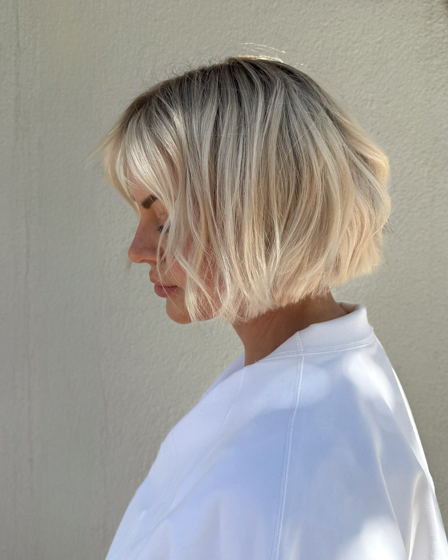 6. Platingeschichtetes Bob mit leichter Textur (geschichtete Bob -Frisuren)