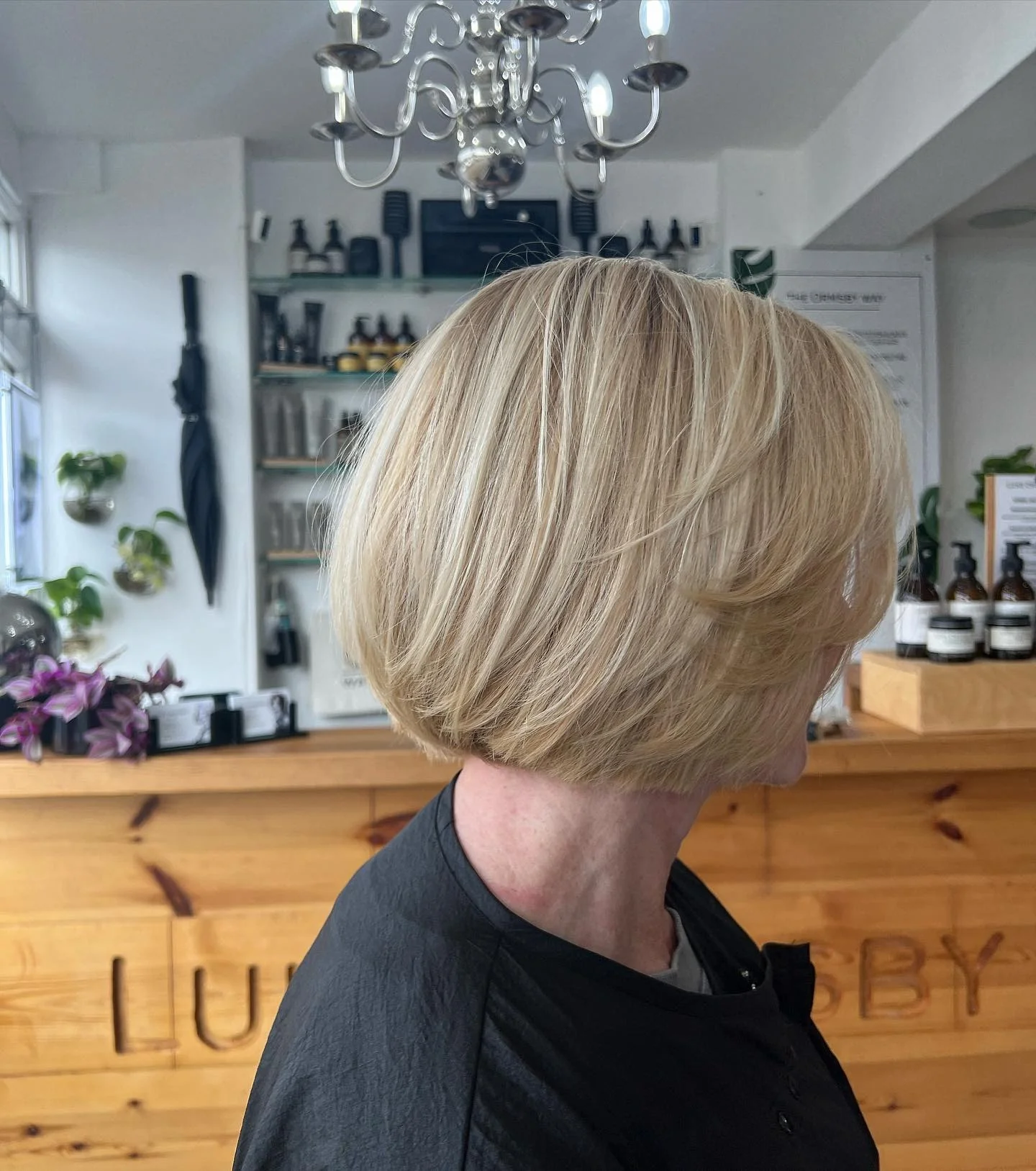 6. Präzisions-Stufen-Bob in hellem Neutralblond (Stufen-Bob-Frisuren)