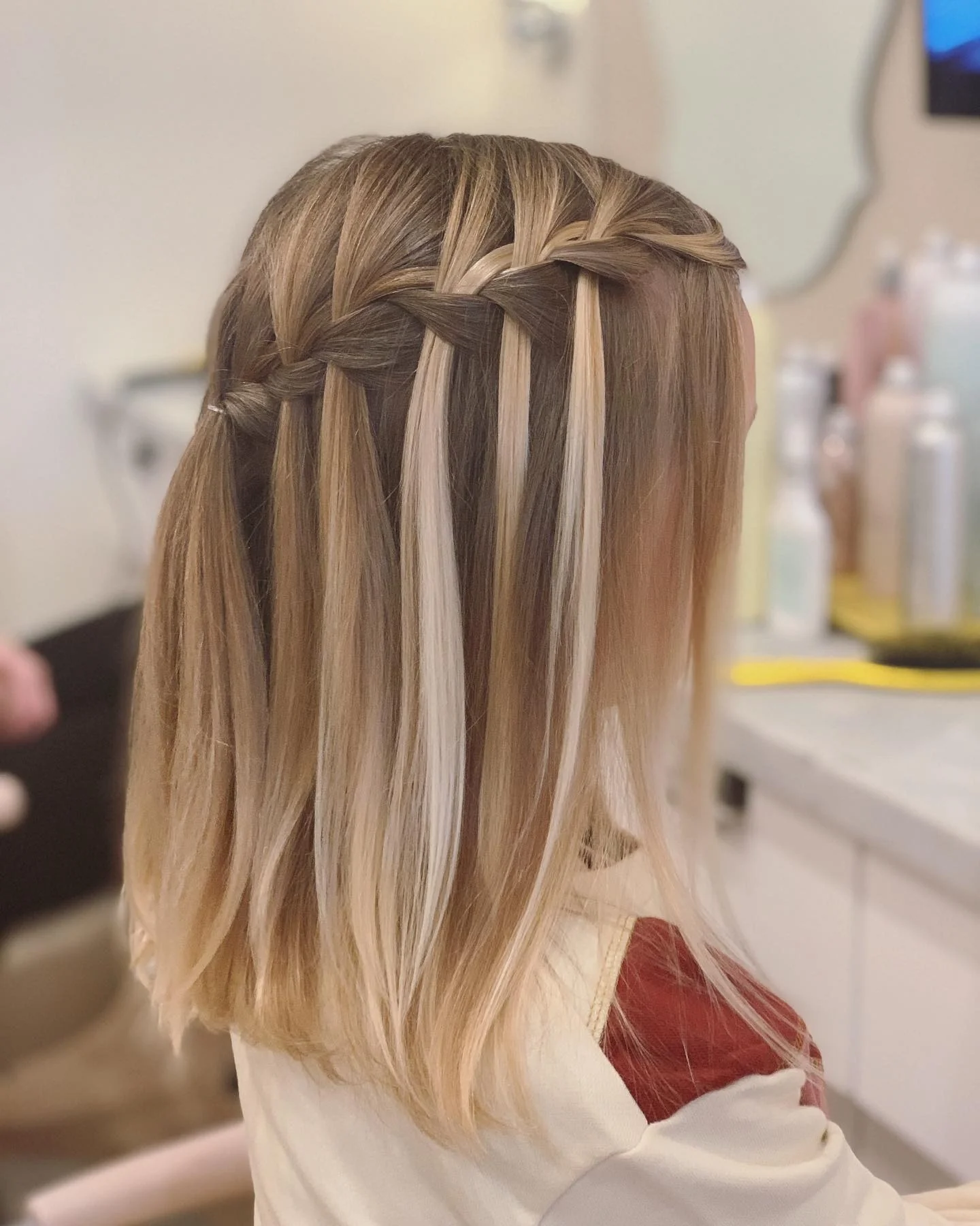 6. Sandy Beige Streamline Braid (Wasserfall-Zopffrisuren)