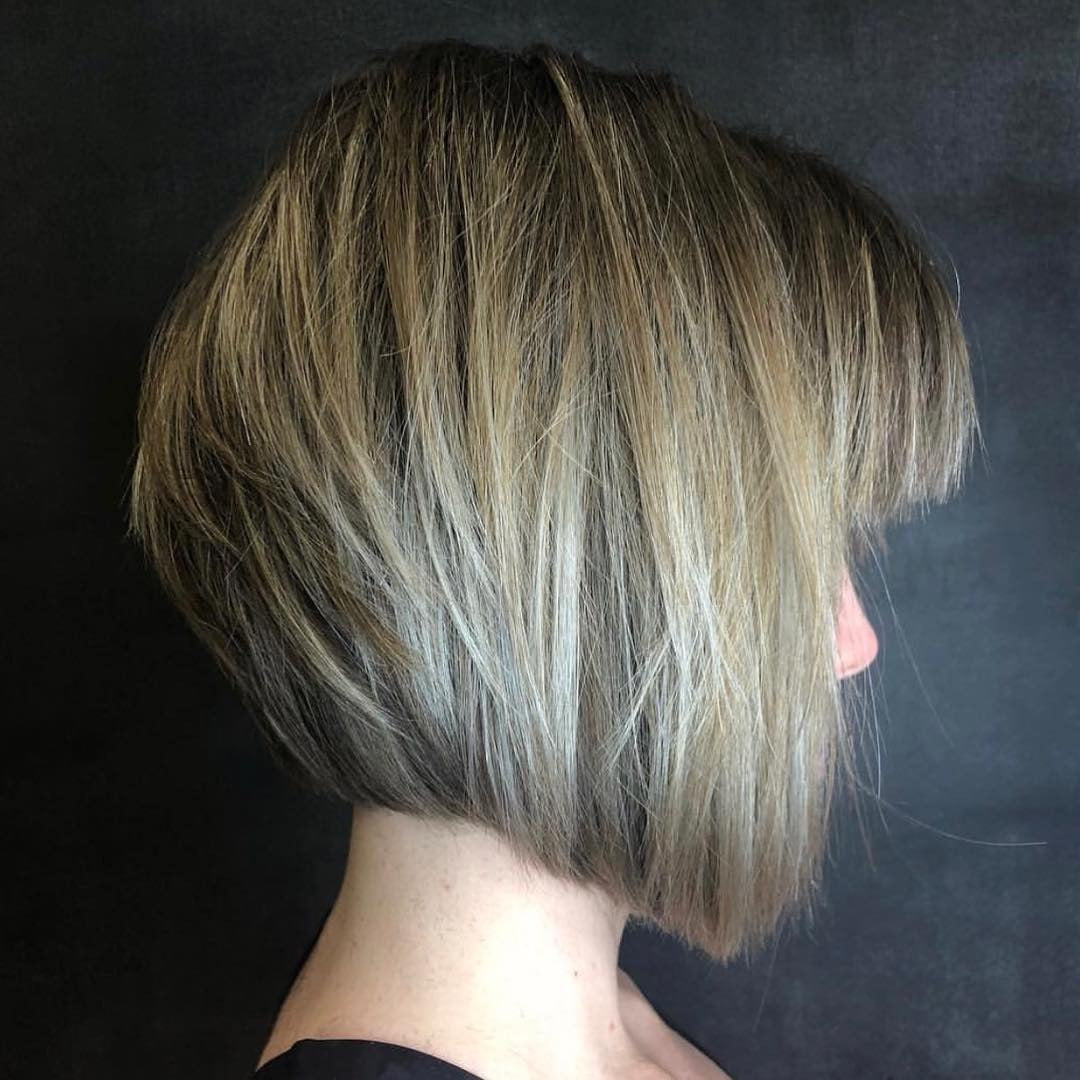 6. Raucher verwurzelter Bob mit Pony (gestapelter Bob Haar)