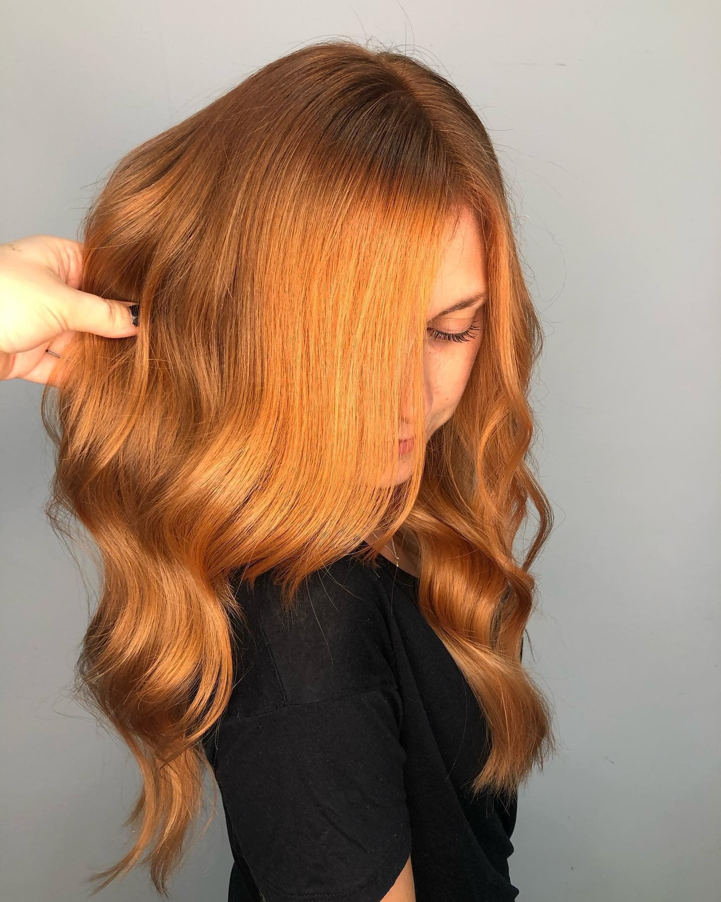 6. Weiche Ingwerwellen mit subtilem Auftrieb (Ingwer Haarfarbe)