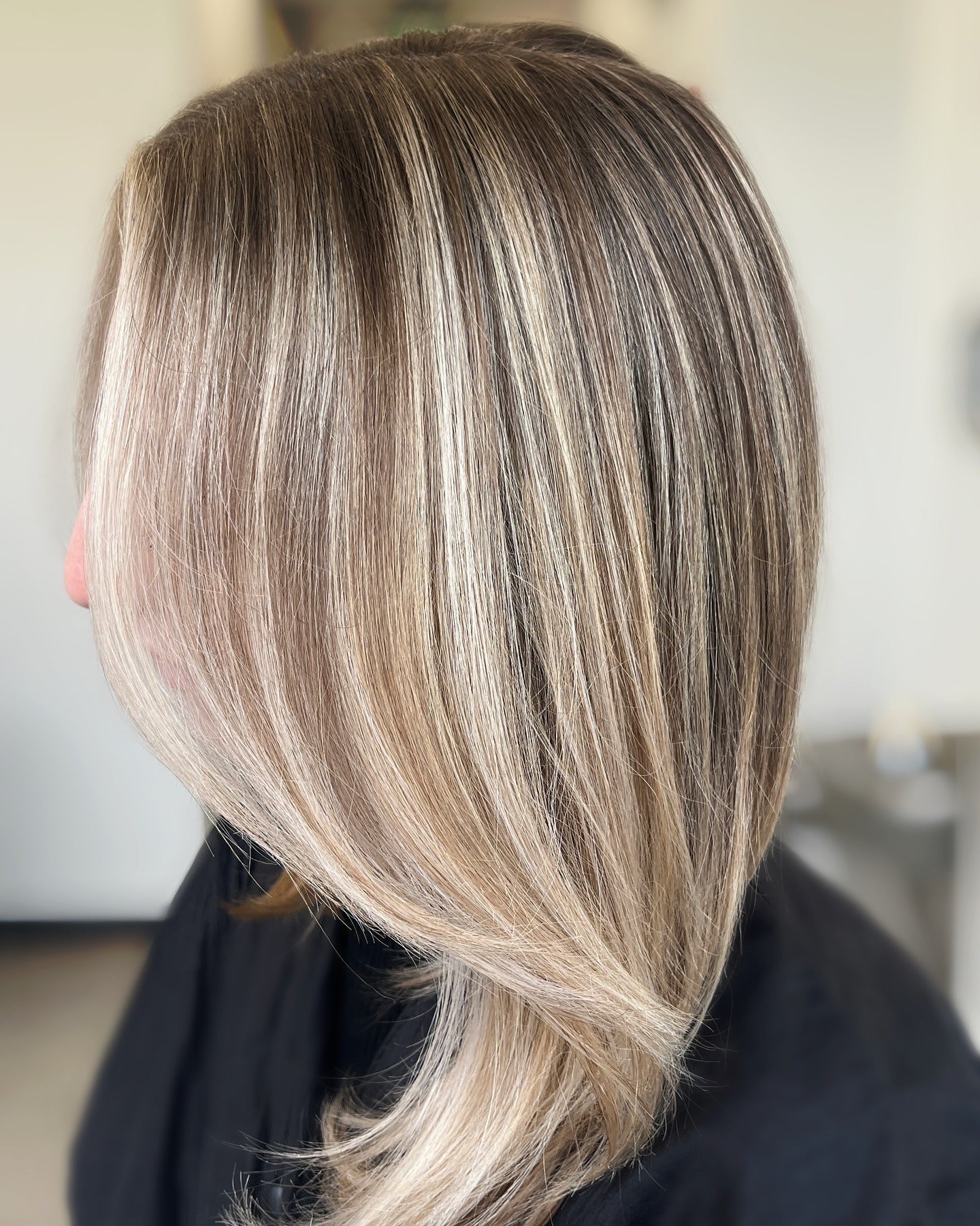 6. Weiche Perle Blond glatte Schichten (Herbst blonde Haarfarbe)