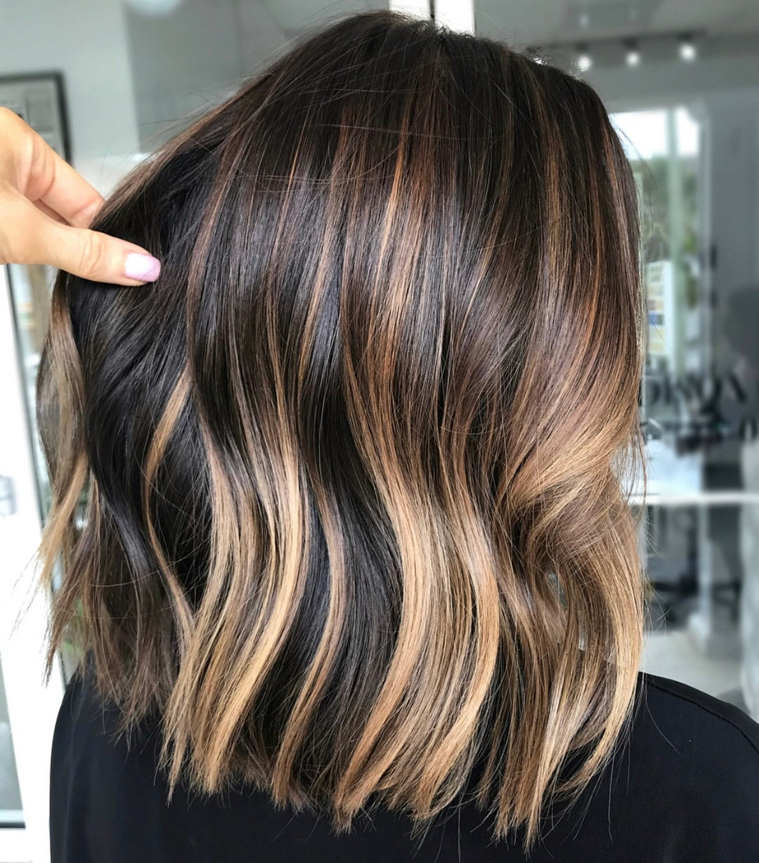 6. Textured Toffee Balayage Bob (Brünette Balayage Haarfarbe)