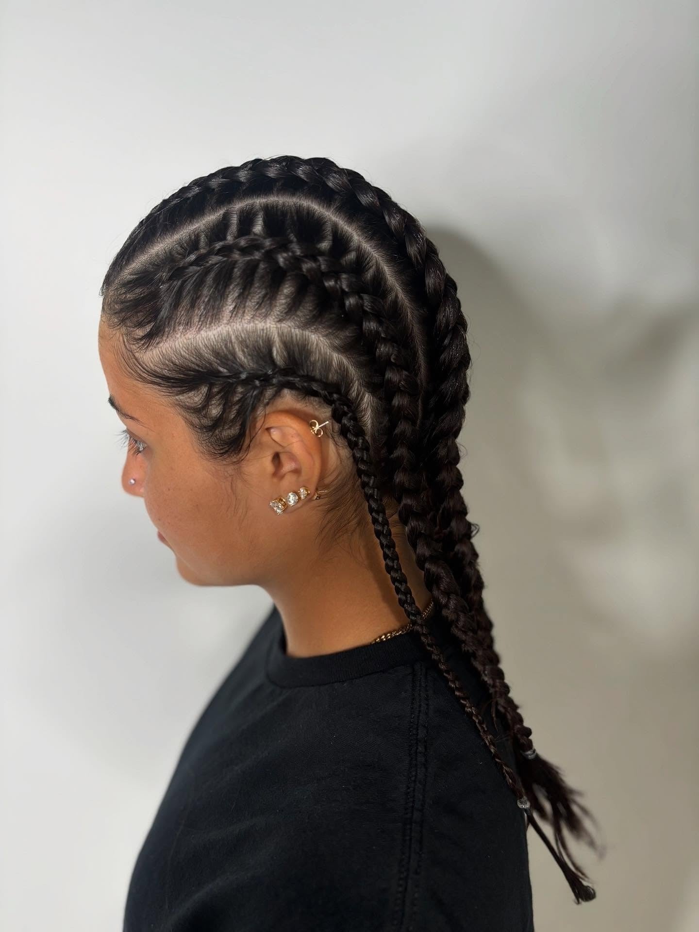 6. Enge Cornrows mit geraden Zöpfen (Softball-Frisuren)