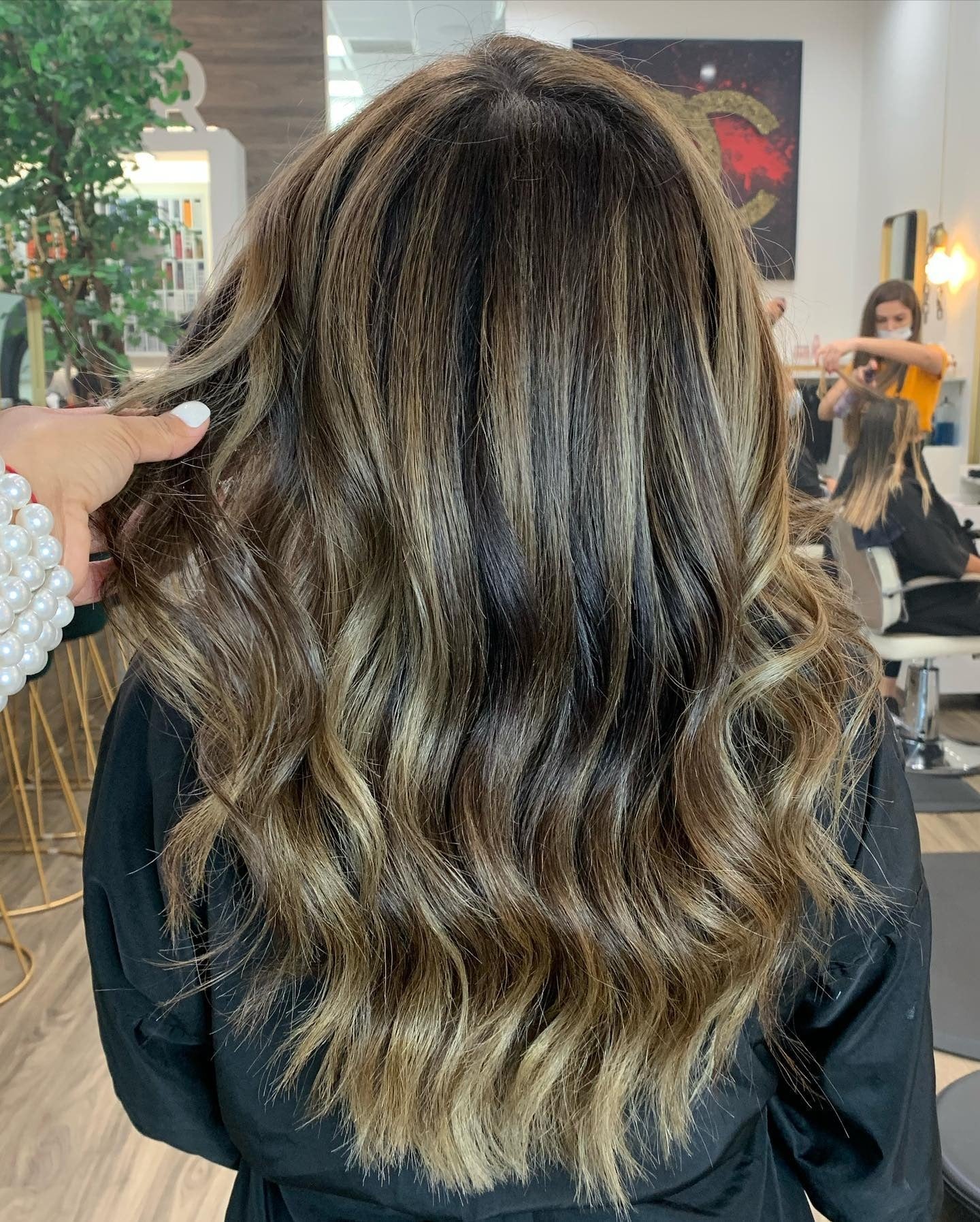 6. Toffee Brown mit Karamellbalayage (Balayage Haarfarben)