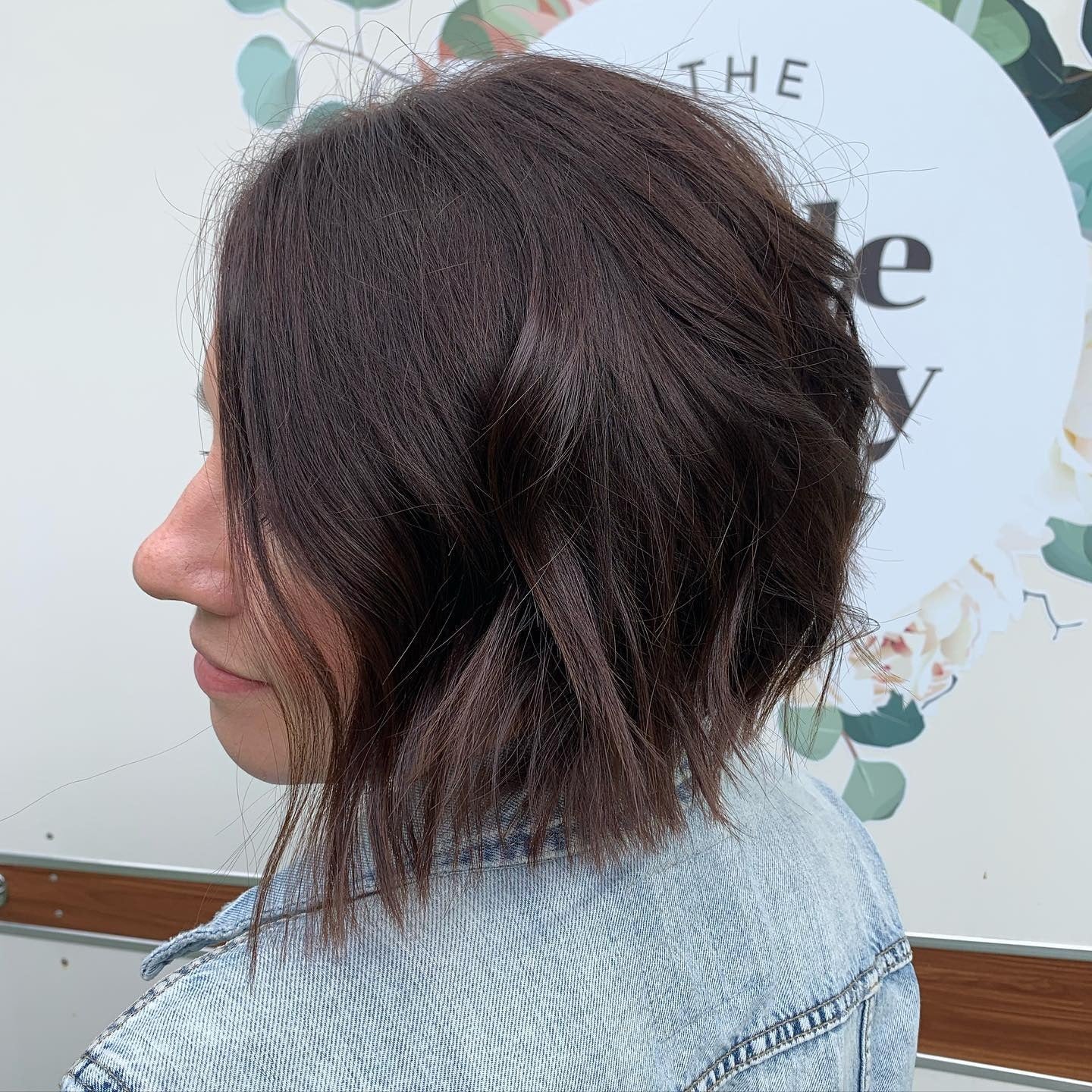 6. Tousled Chocolate Pixie Bob mit abgehackten Schichten (Pixie Bob Haarschnitte)