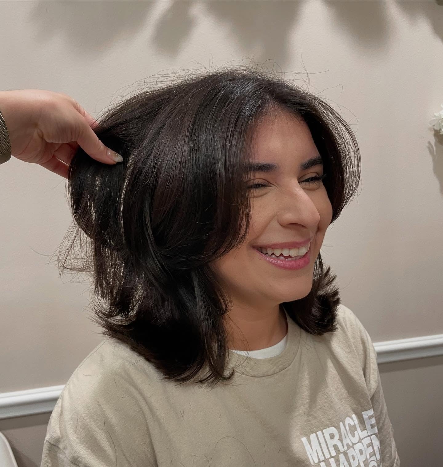 6. Volumenschichten in glänzendem Espresso (kurze Schichthaarschnitte)