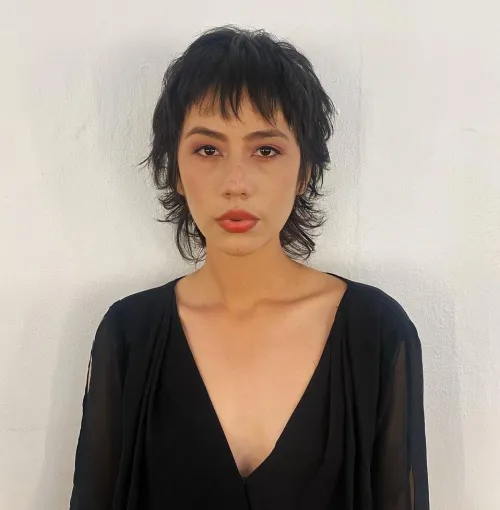 Abgehackte Frisur, die nicht getrocknet werden muss