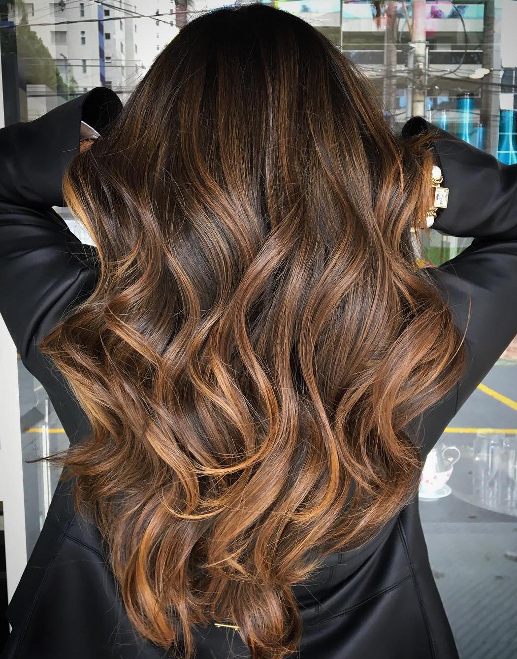 24 Top Balayage Haarfarbe Ideen Langer Karamellbalayage für Brünette