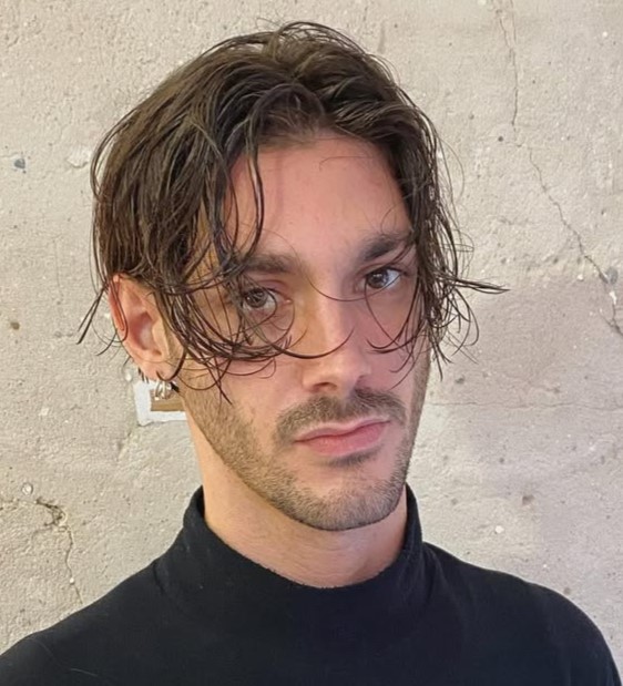 Längliches Gesicht mittelschwerer Frisur