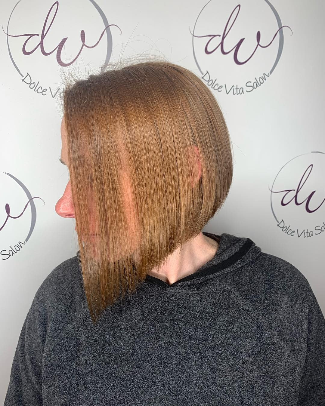 7. abgewinkelter gestapelter Bob mit elegantem Kupfer -Glanz (gestapelte Haarschnitte)