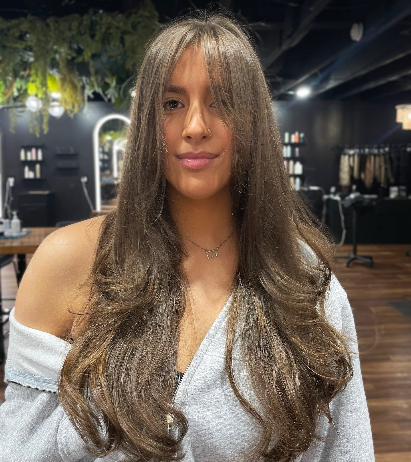 7. Aschebraune Schichten mit Vorhang Pony (Gesichtshaarschnitte)