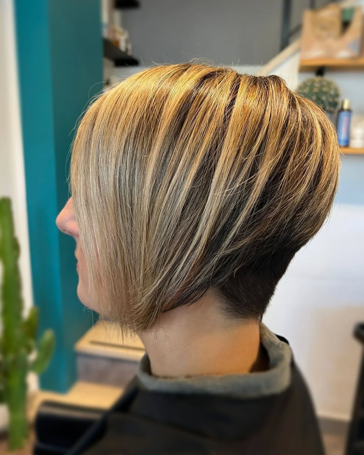 7. Blonde Pixie Bob mit sich verjüngter Unterschnur (Pixie Bob Haarschnitte)