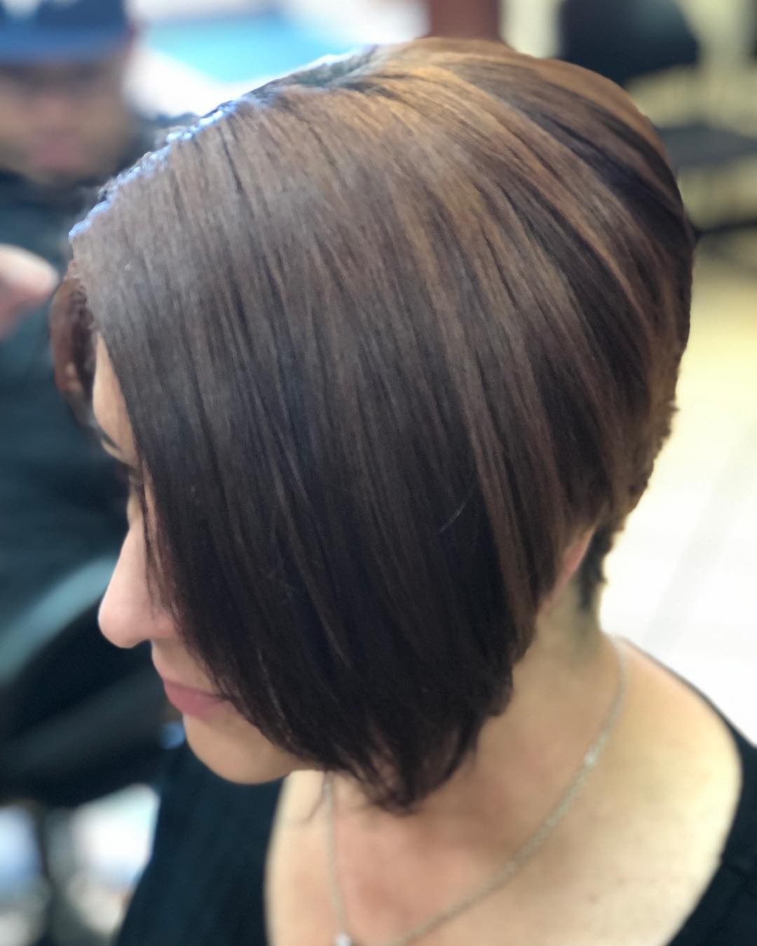 7. Kastaniennusswinkel Bob mit nahtlosen Schichten (gestapelte Bob -Haare)