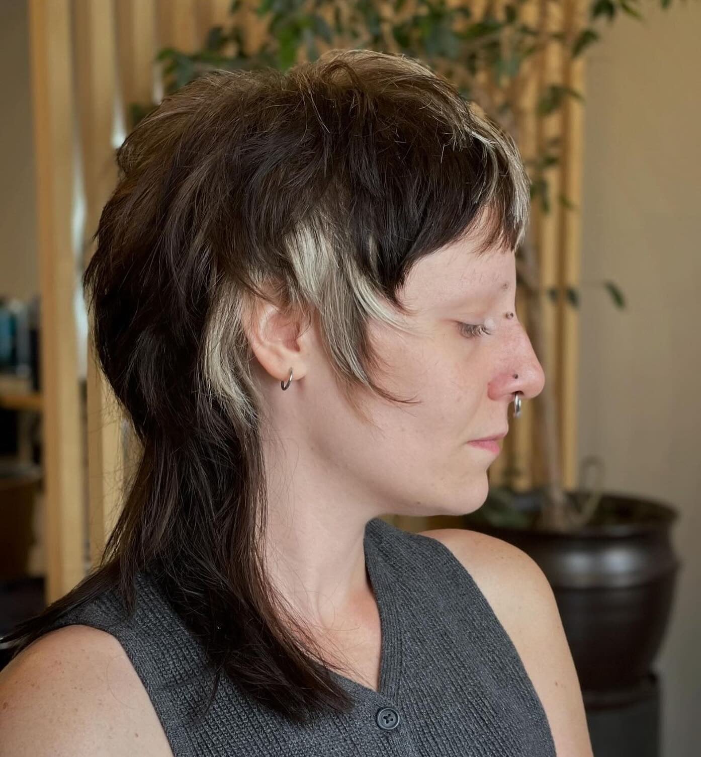 7. Dimensional Breenette Mullet mit Gesichtsblondinen (Shaggy Mullet Haircut)