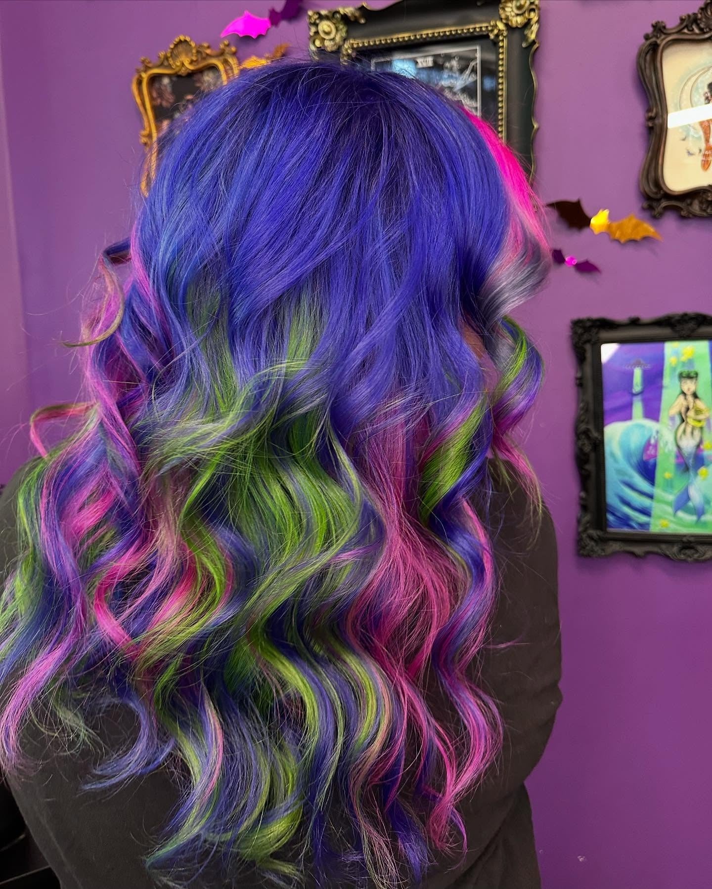 7. Elektrische Galaxiencurls (lebendige Haarfarbe)