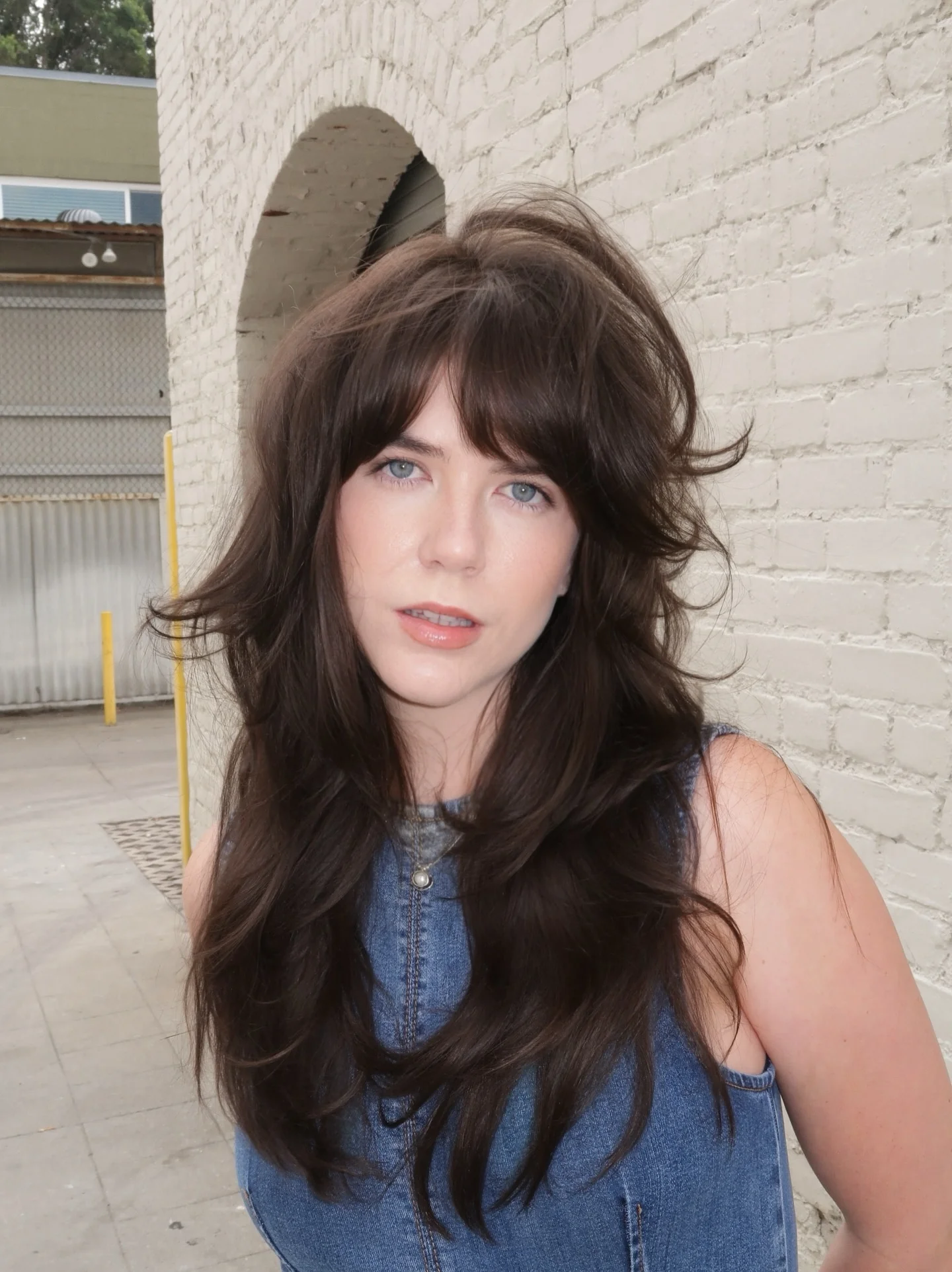 7. Espresso-Schichten mit voluminösen, dünnen Pony (Haarschnitte mit dünnen Schichten)