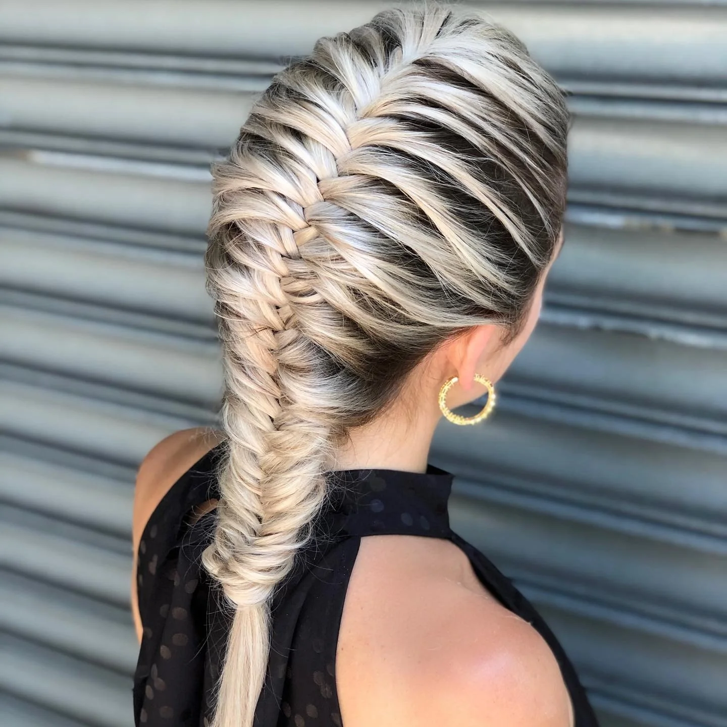 7. Voller Fischschwanz-Zopf auf Platin-Blond-Mischung (Fischschwanz-Zopf-Frisuren)