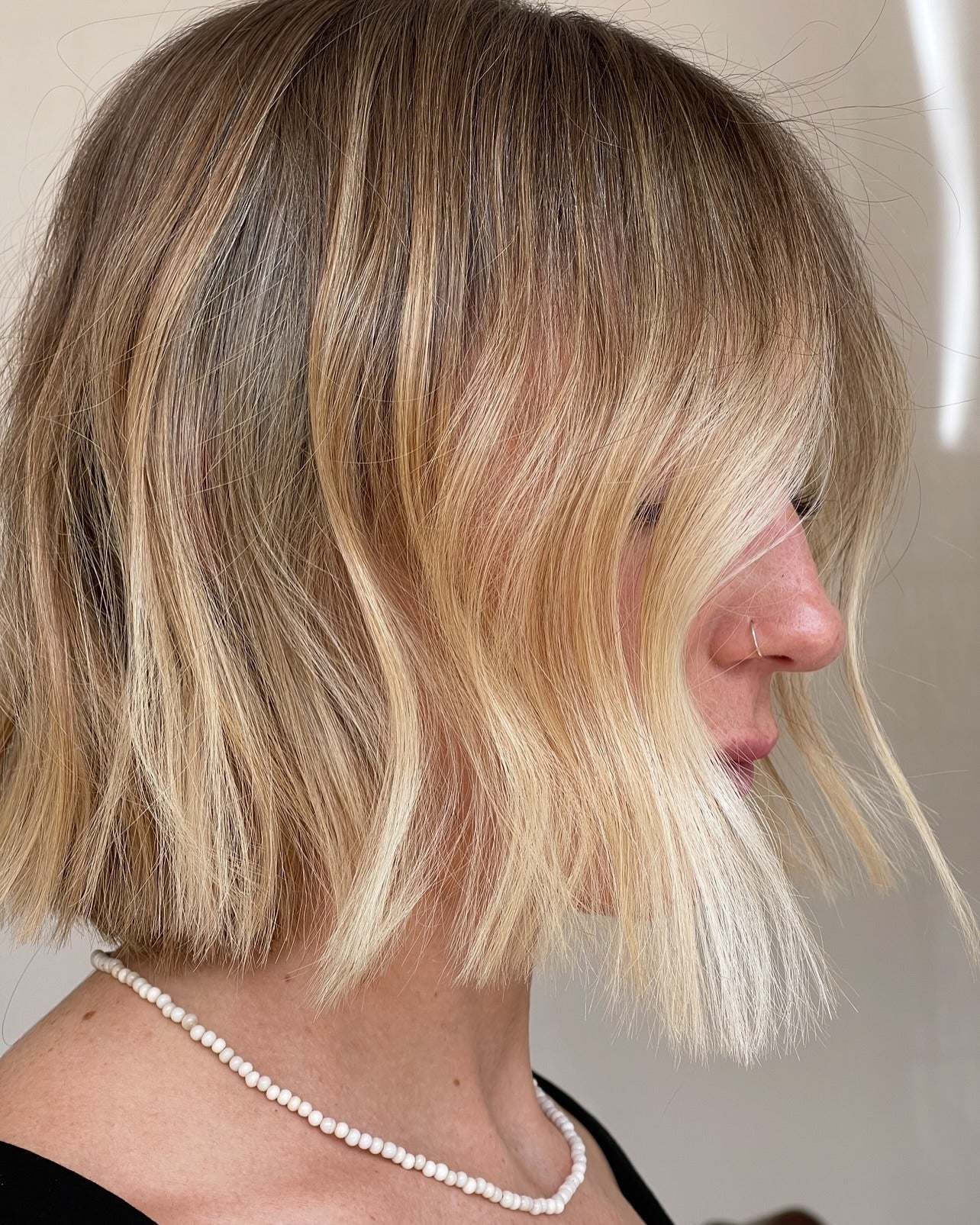 7. Golden Sand Wavy Bob (Zerzauster Bob-Haarschnitt)