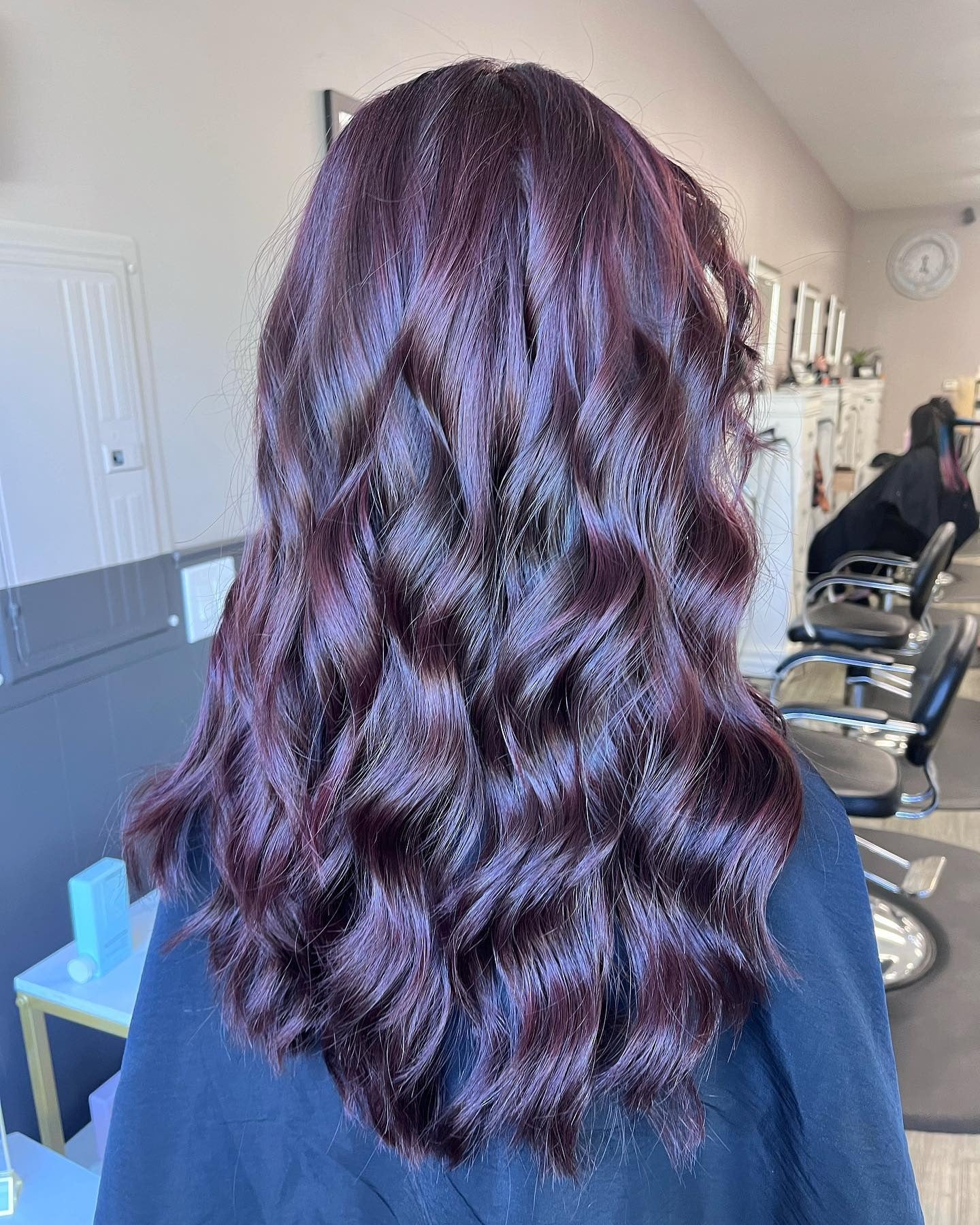 7. Hochglanz-Pflaume mit sanfter Bewegung (Pflaume-Haarfarbe)