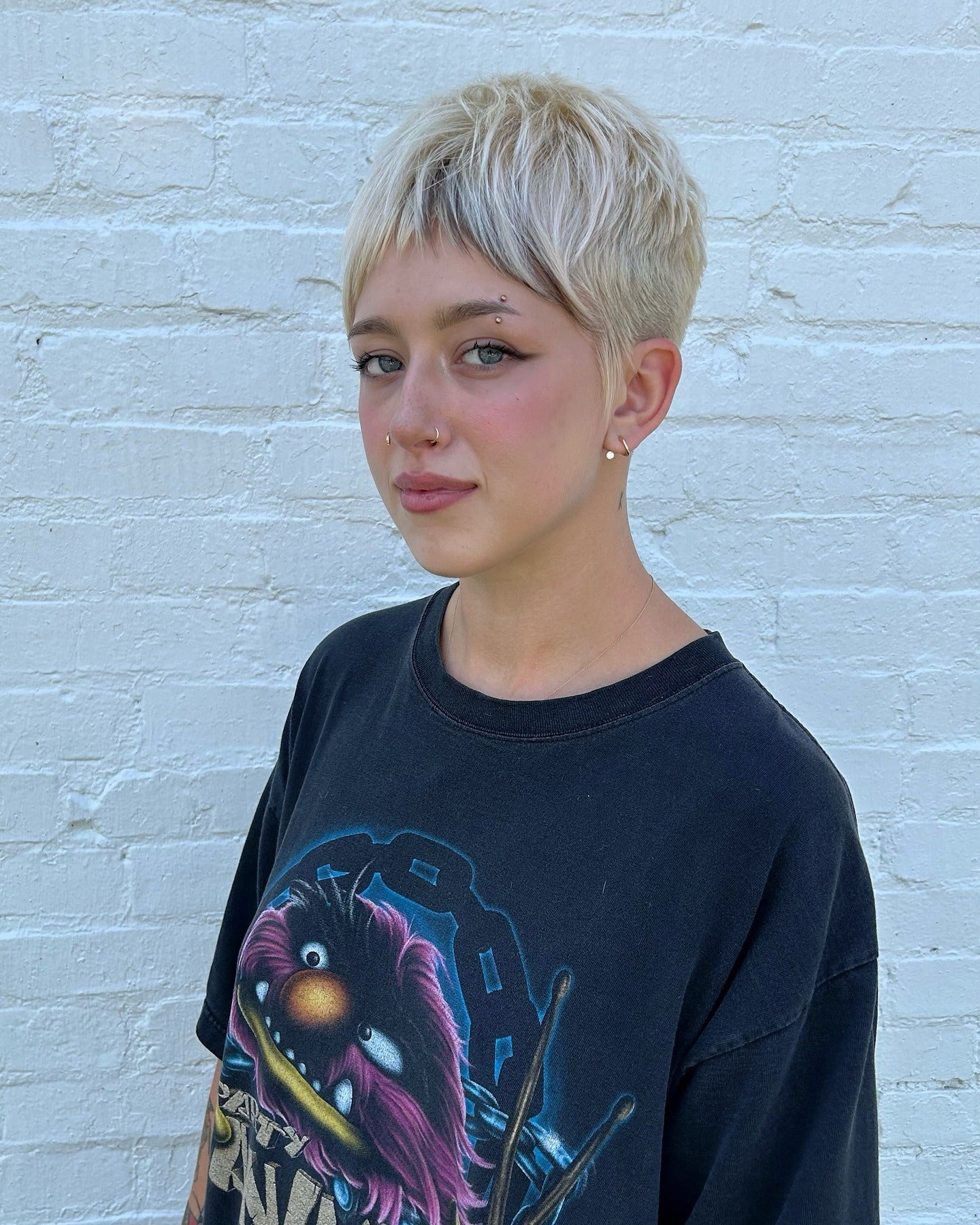 7. eisiger blonde Pixie mit verkürzten Pony (Pixie Frisuren mit Pony)