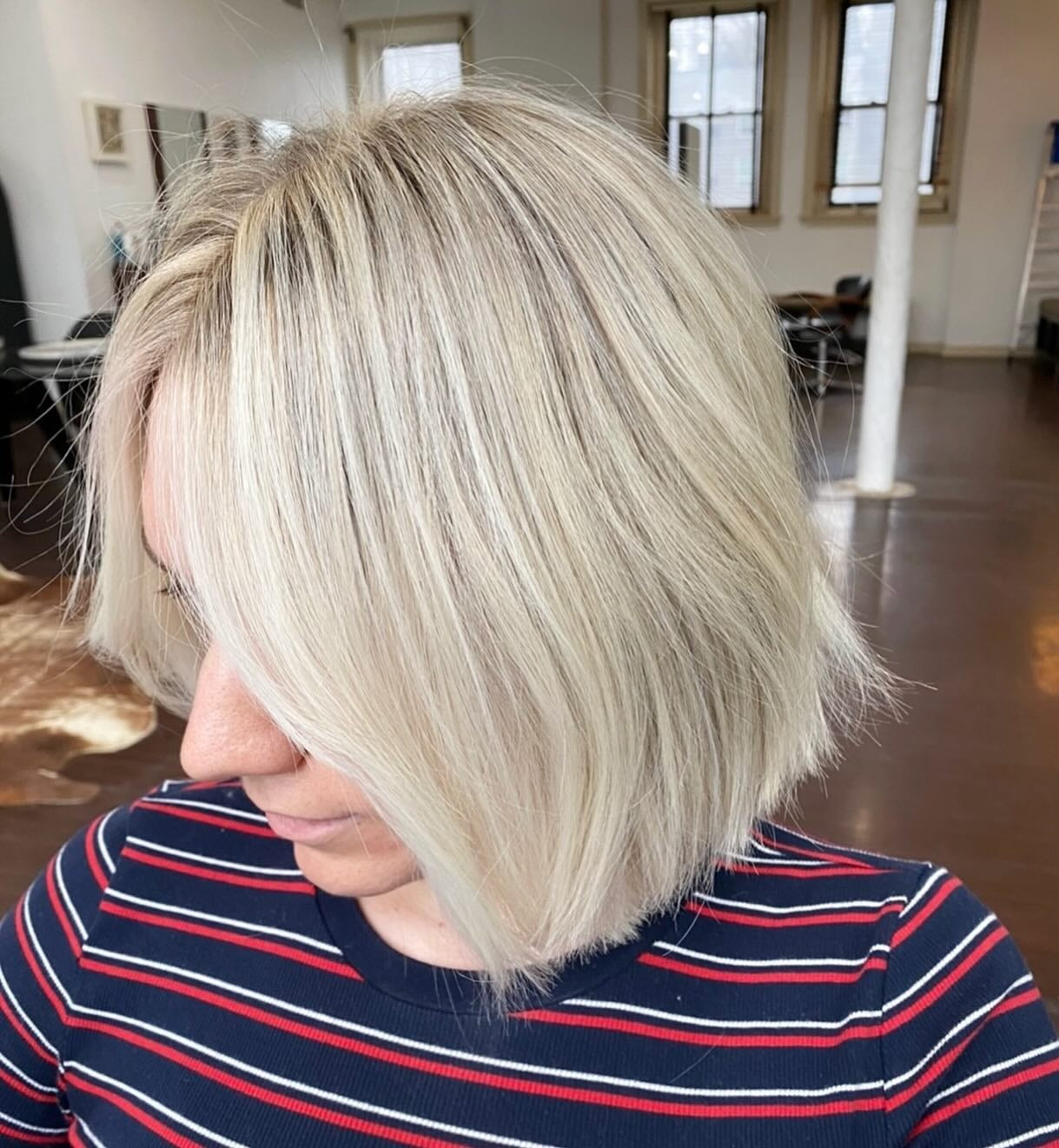 7. Icy Pearl Short Bob (kurzer stumpfer Schnitt)