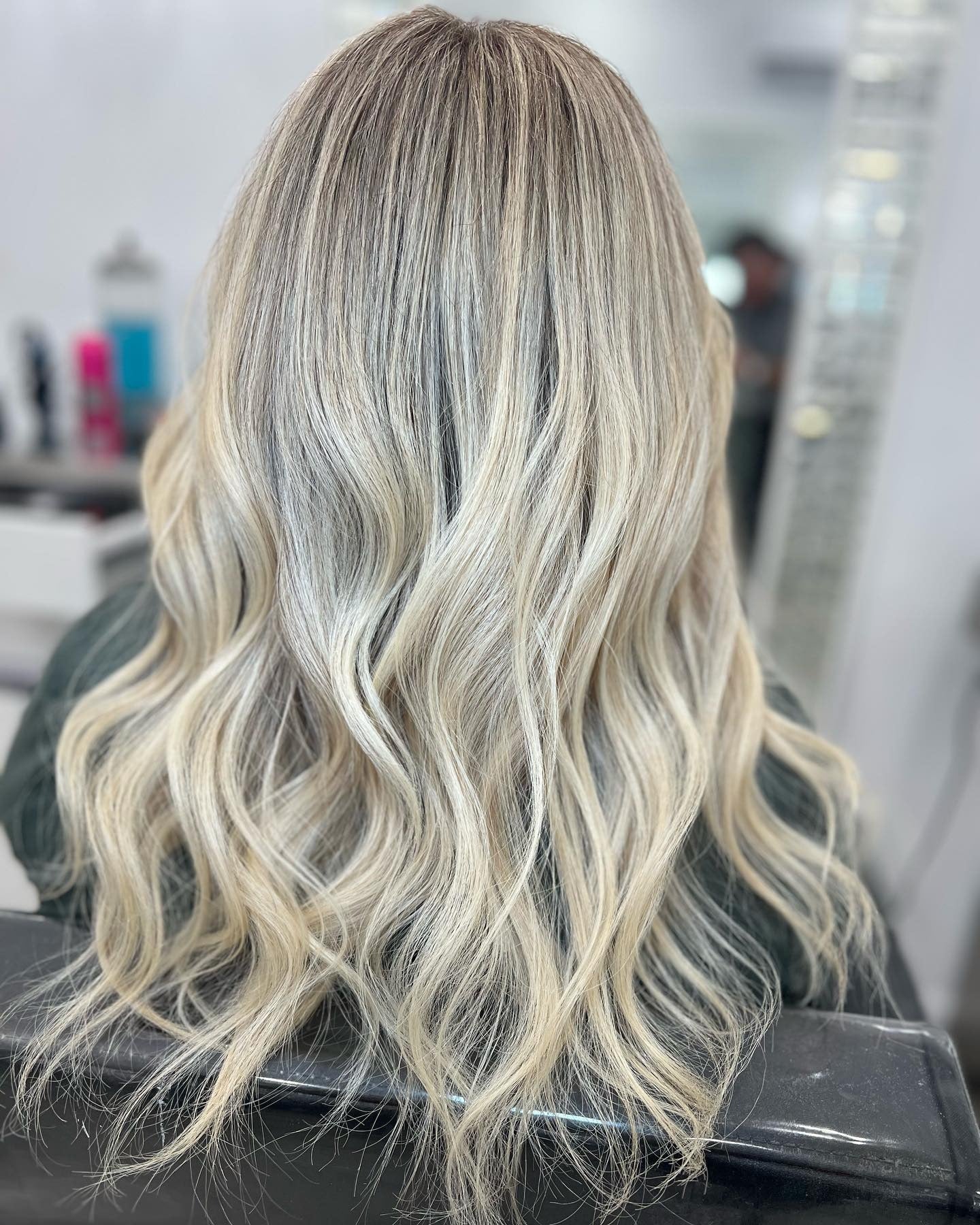 7. eisiger sandblonde Balayage (sandige Haarfarbe)