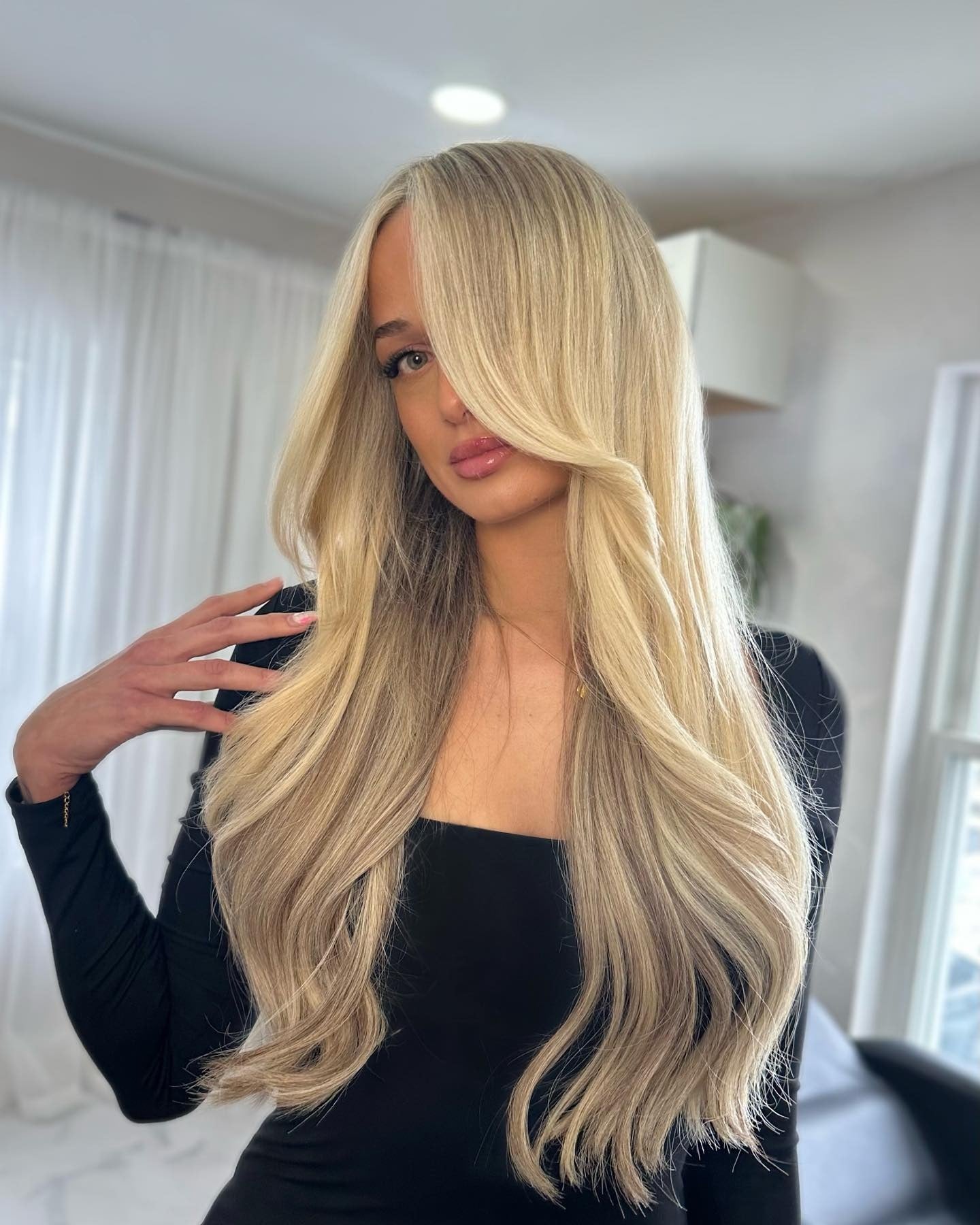 7. Neutrale Blondine mit gebrauchter Textur (langes blondes Haar)