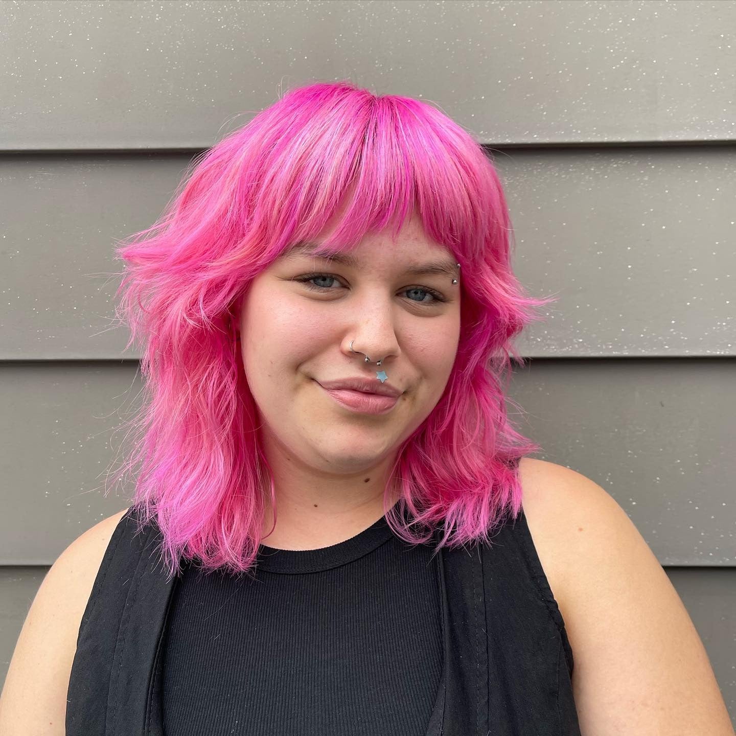 7. Pink Shag mit abgehacktem Rand (schulterlange Haare)