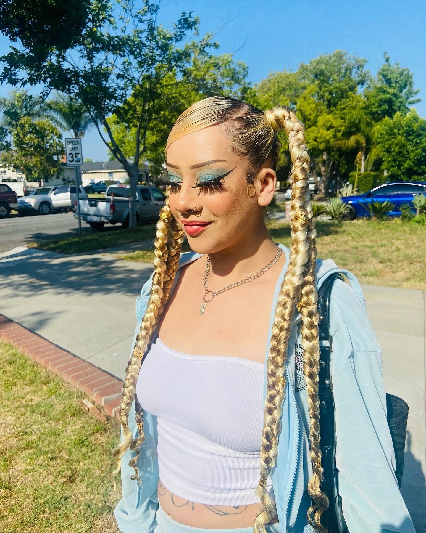 7. Platinum -Doppelgeflecht mit glattem Basis (Baddie Frisuren)