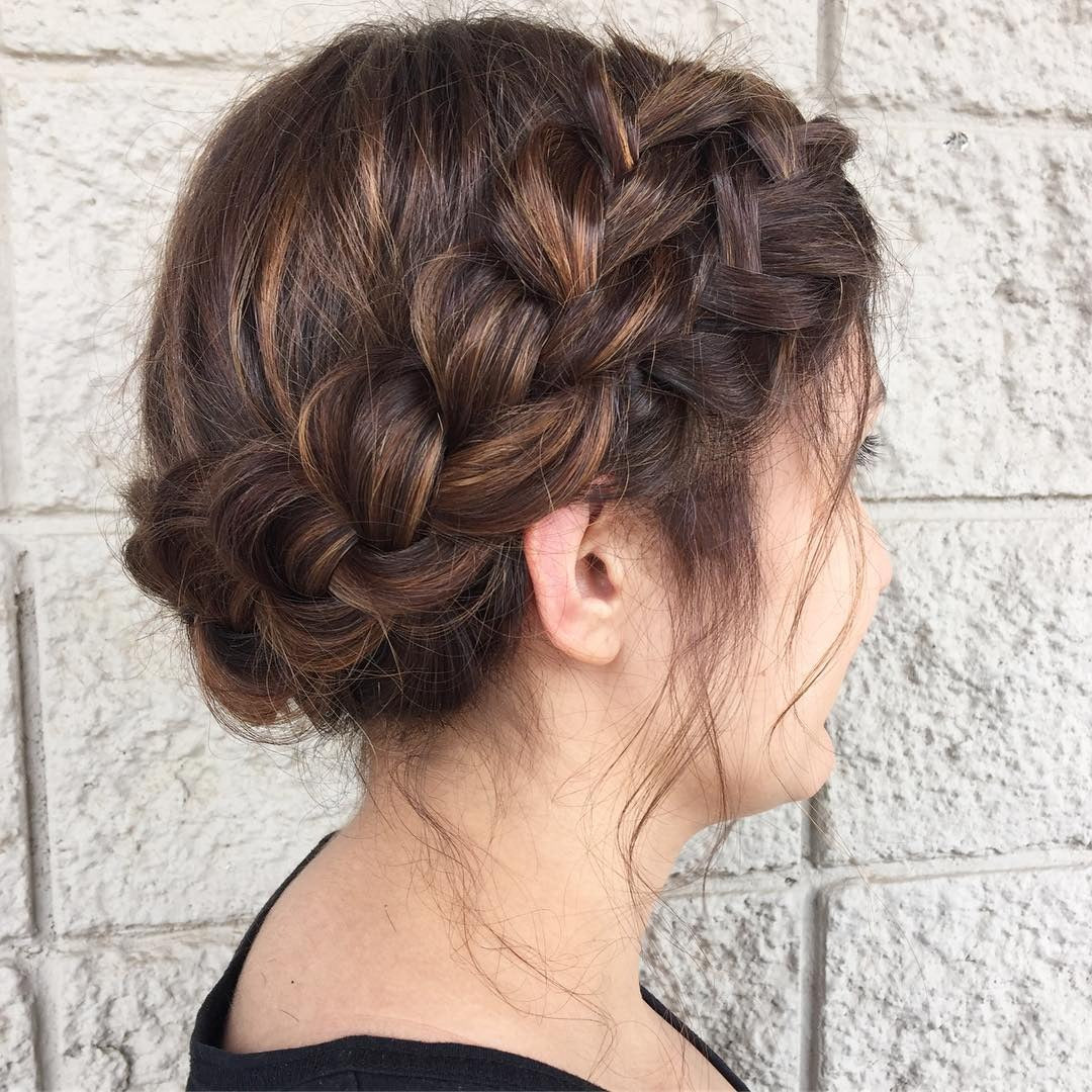 7. Entspannter Krongeflecht mit Schokoladenhighlights (Frisuren für Krongeflecht)