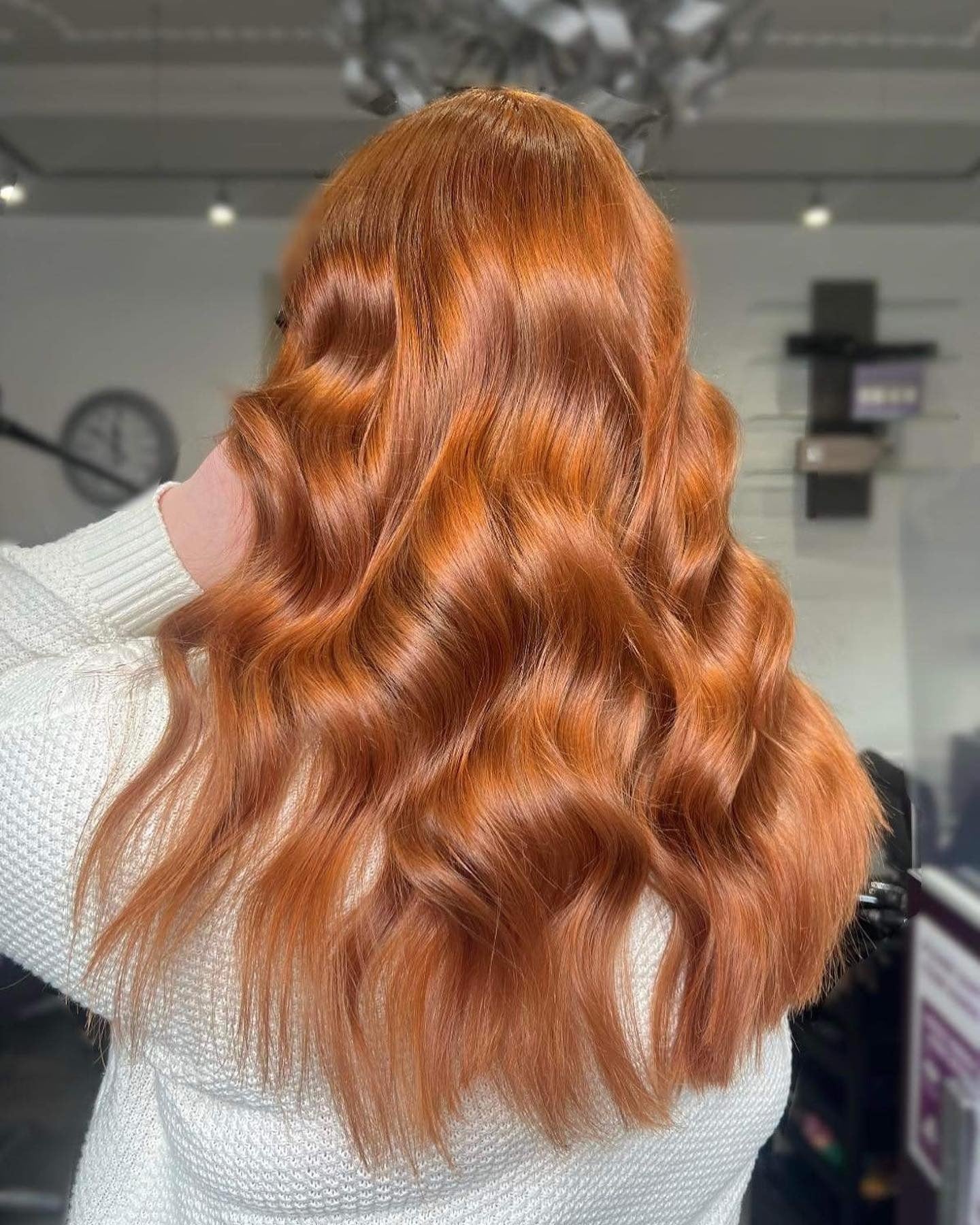 7. Retro-inspirierte Zimt-Glamwellen (Zimthaarfarbe)