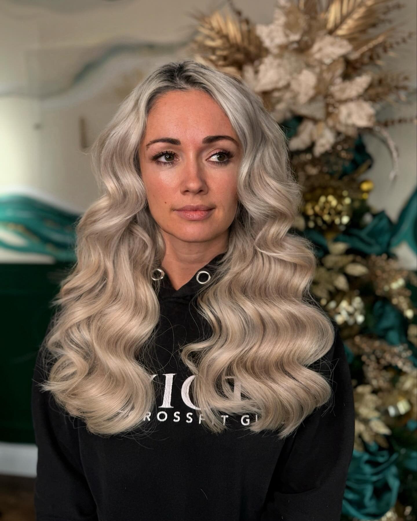 7. Silberperlen voluminöse Wellen (lange Wellenfrisuren)