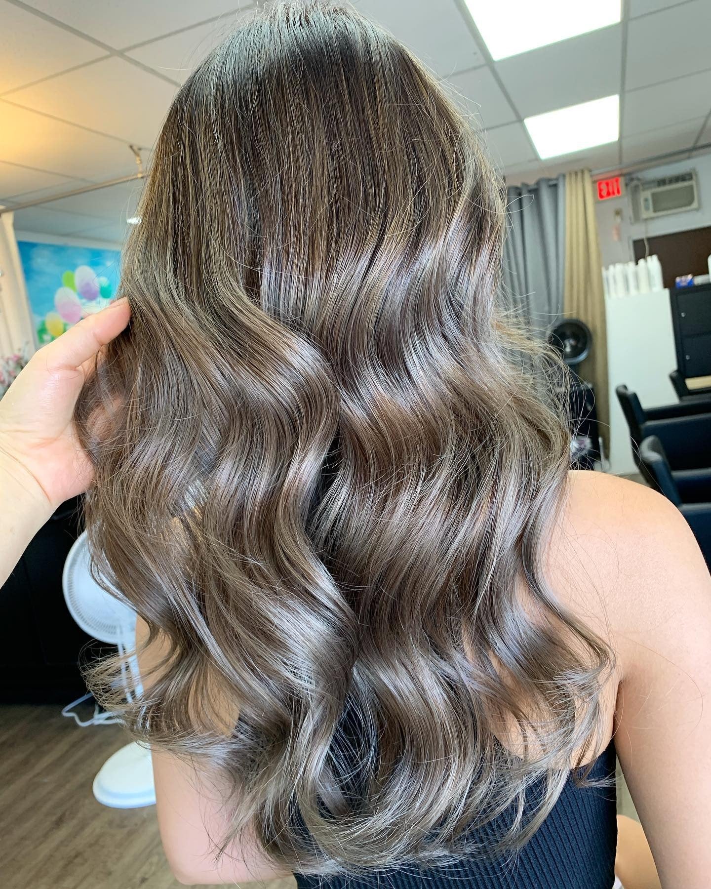 7. Silvery Ash Brown Shine (Kühle Aschbraune Haarfarbe)