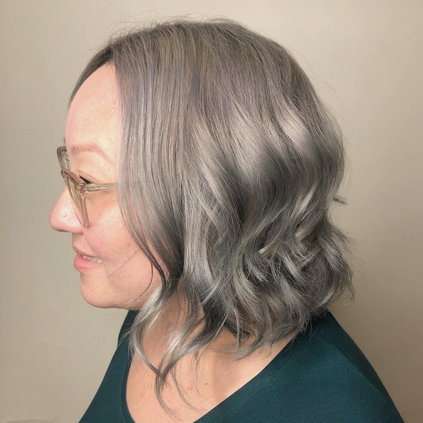 7. Soft Curled Silver Bob mit natürlichen Fluss (silberne Haarfarbe)
